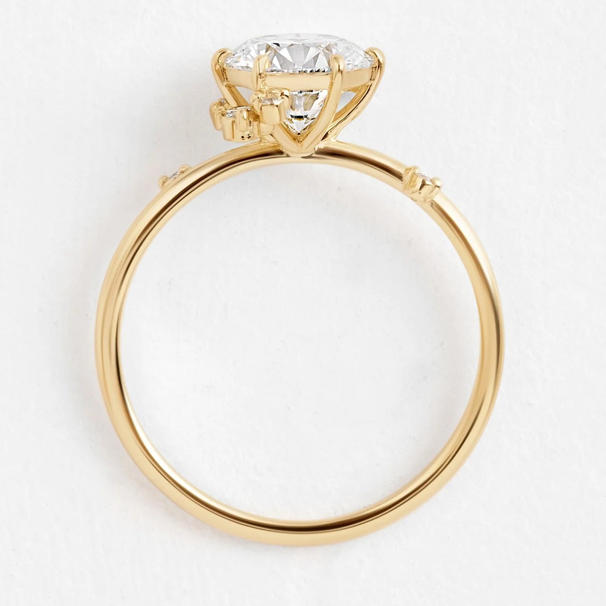 round diamond engagement ring