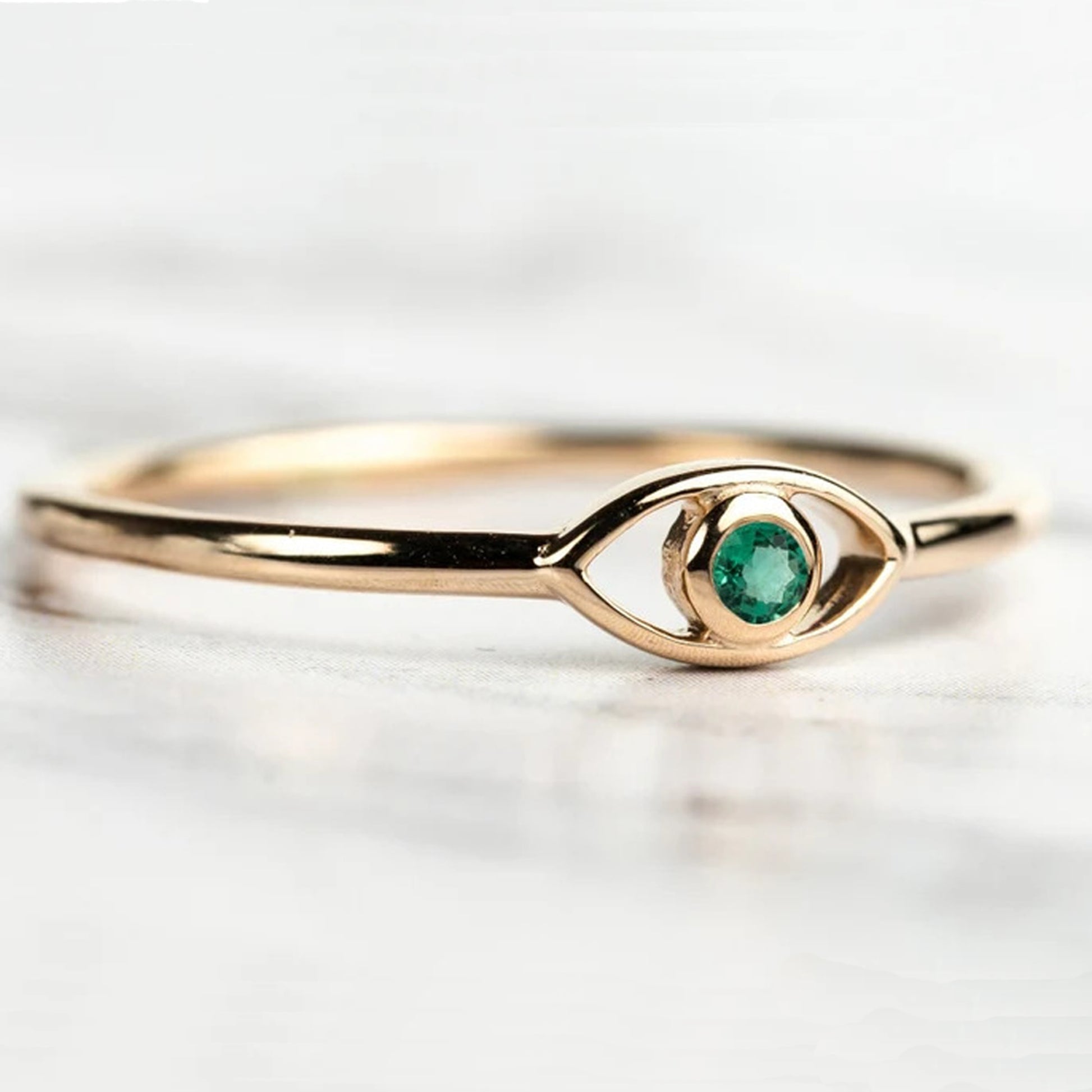 emerald ring gold