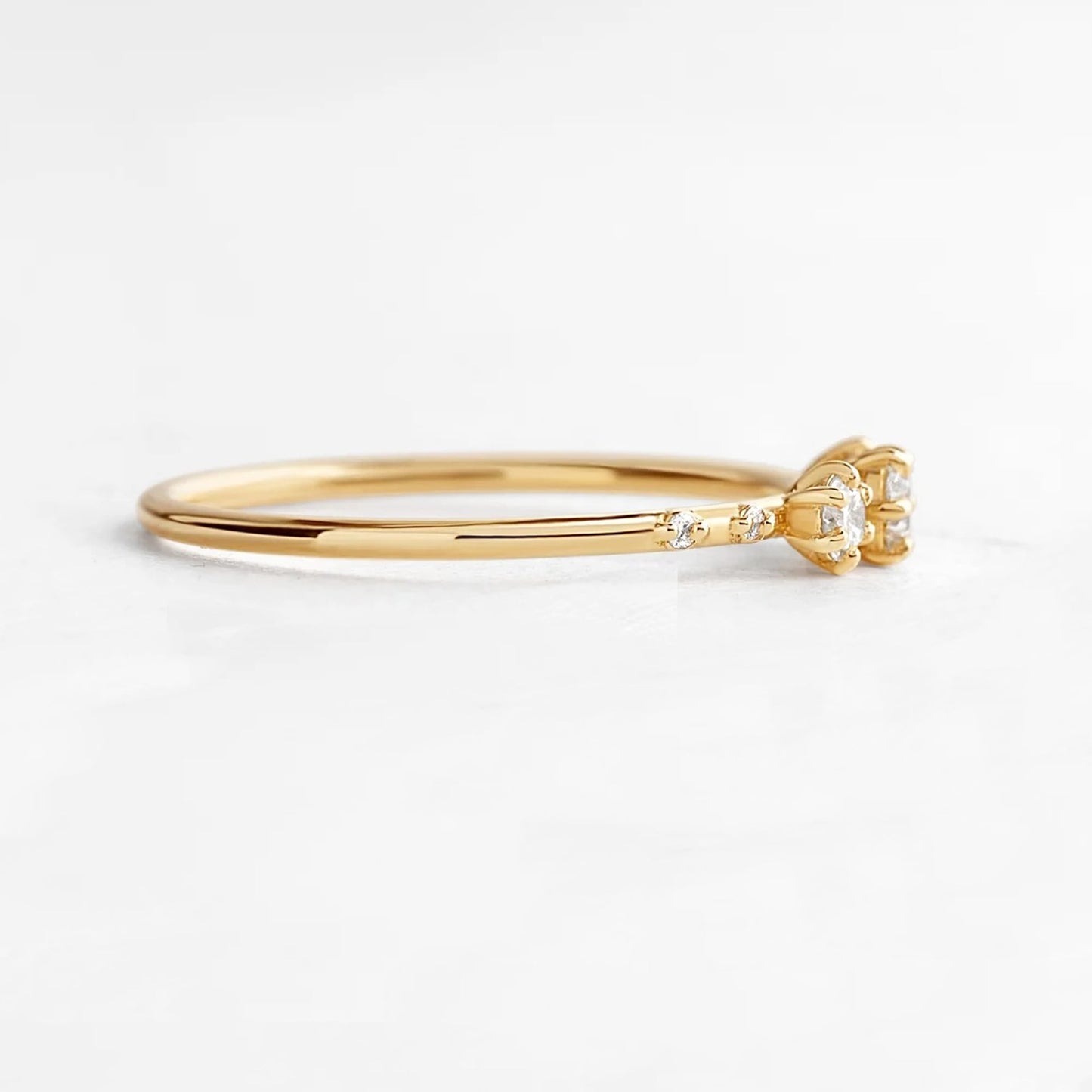 round cut diamond ring