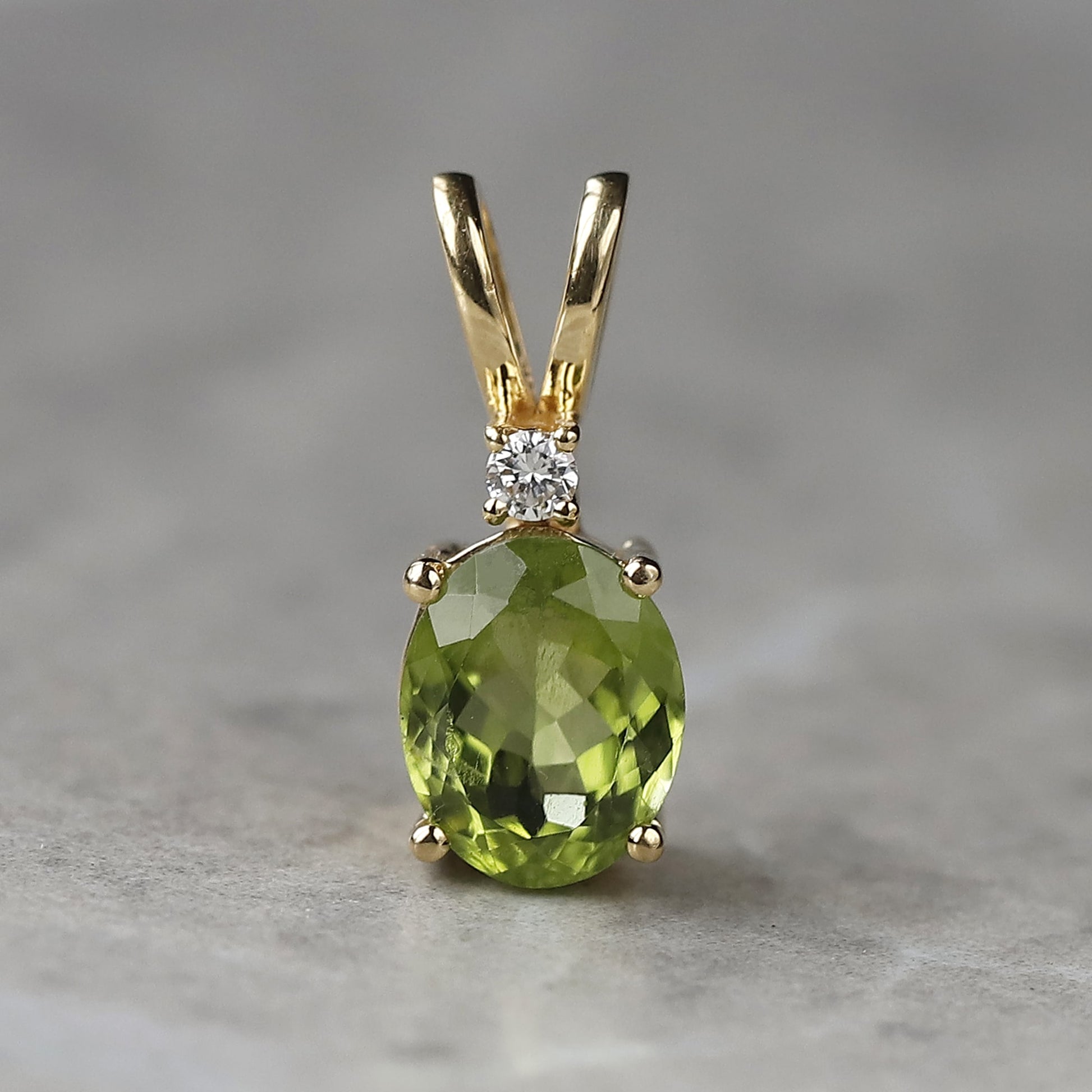 yellow gold peridot pendant