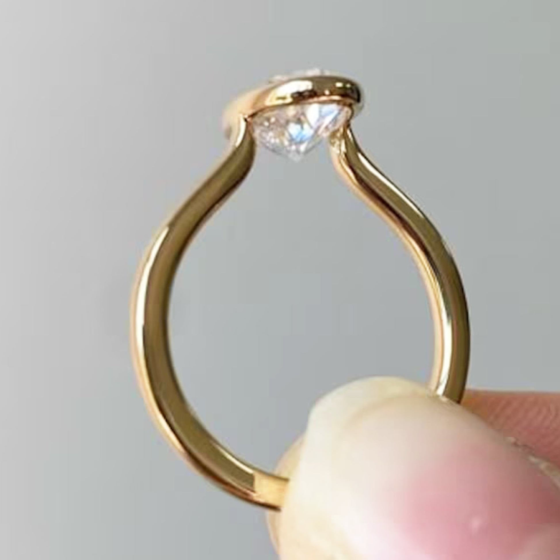 2 carat oval moissanite ring