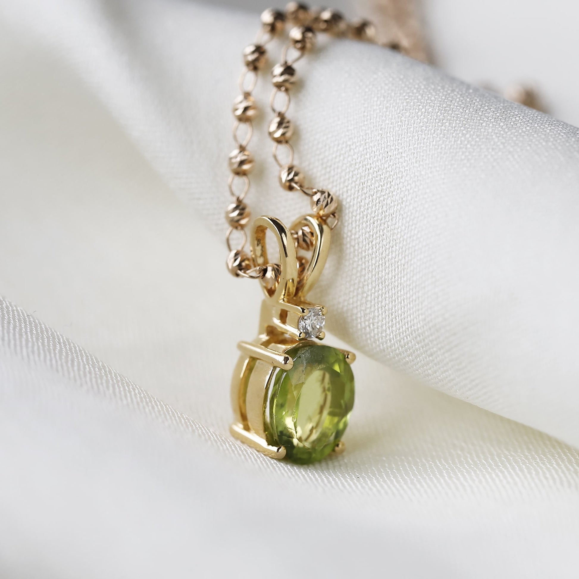 yellow gold peridot pendant