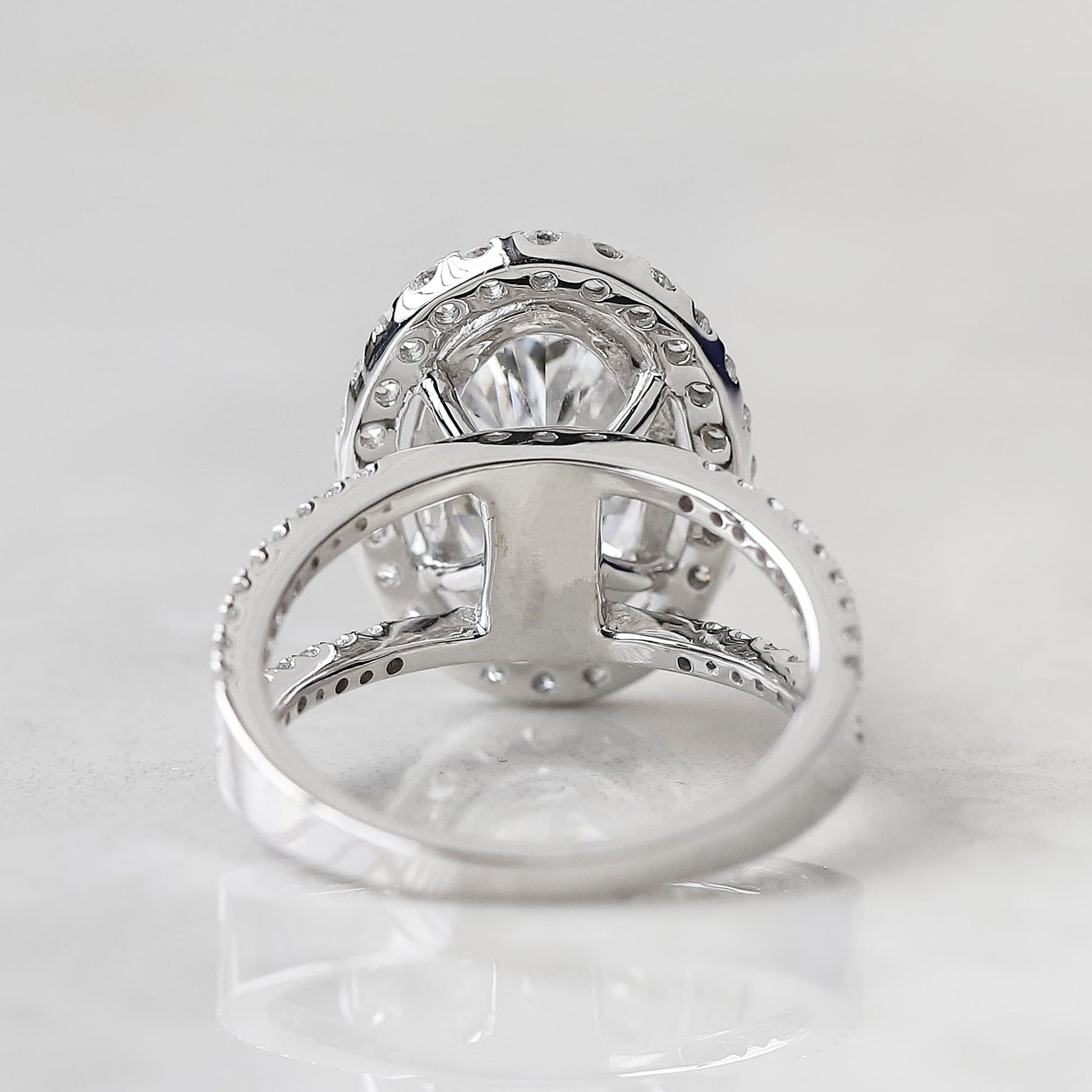 oval diamond halo ring