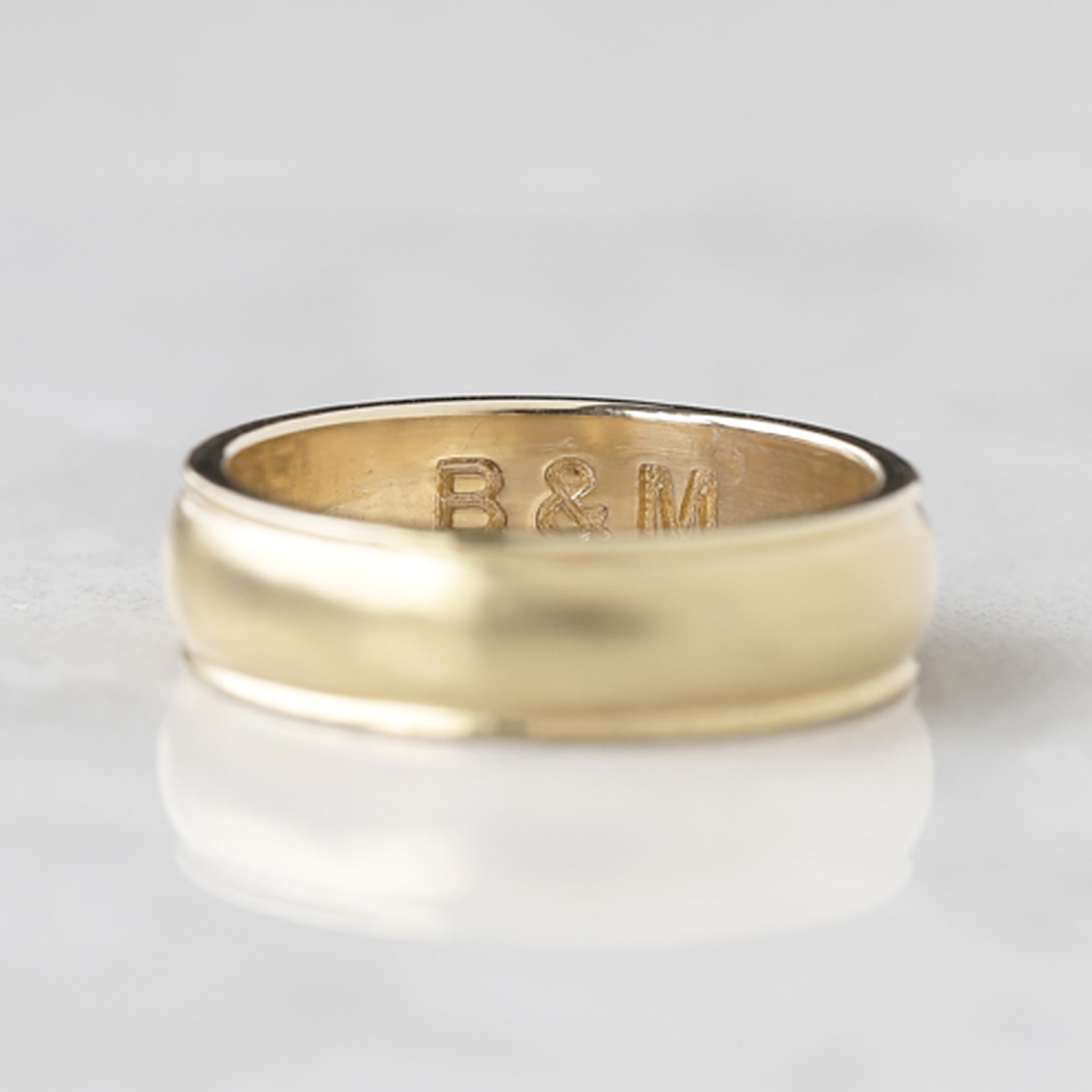 gold band ring