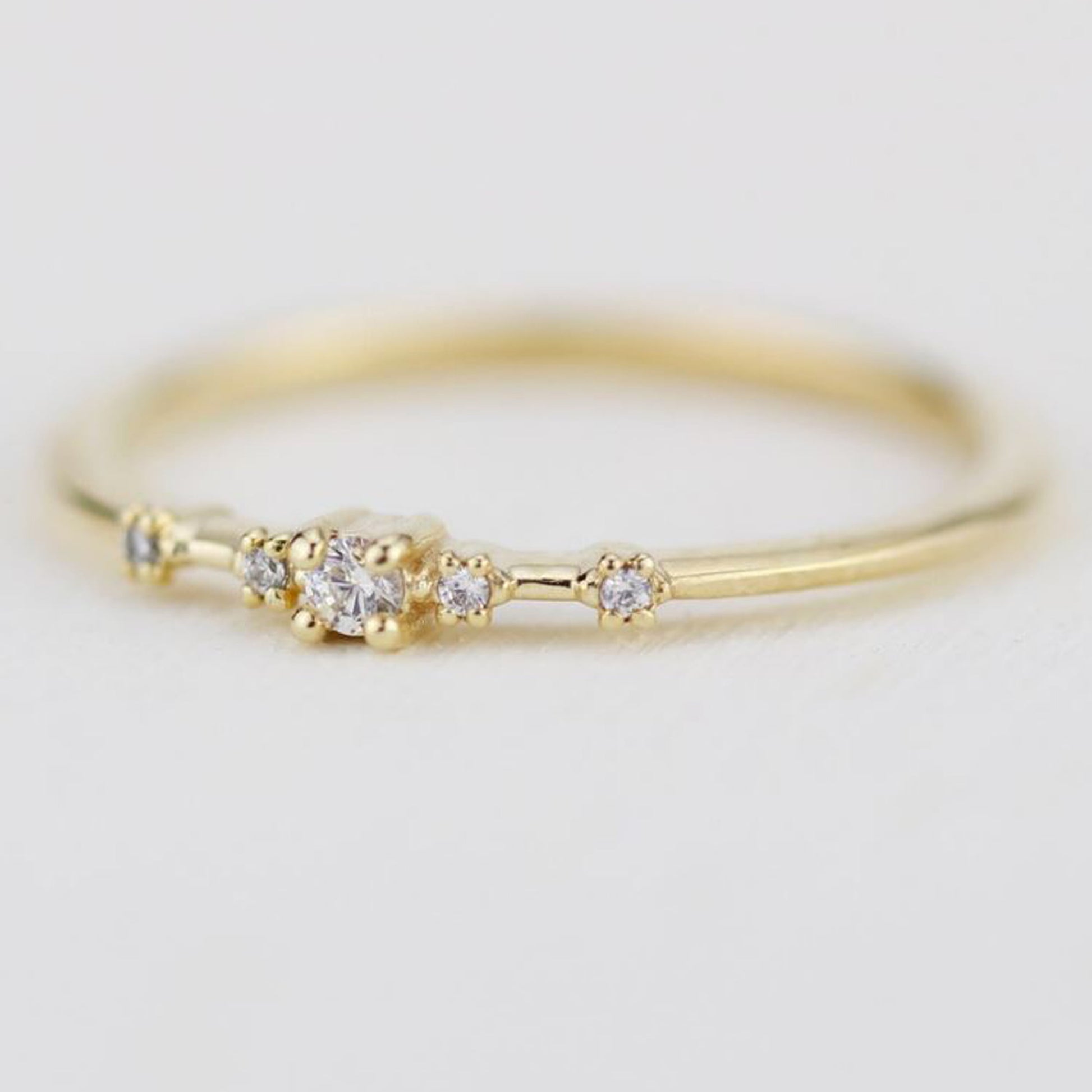 Minimal Wedding Diamond Ring