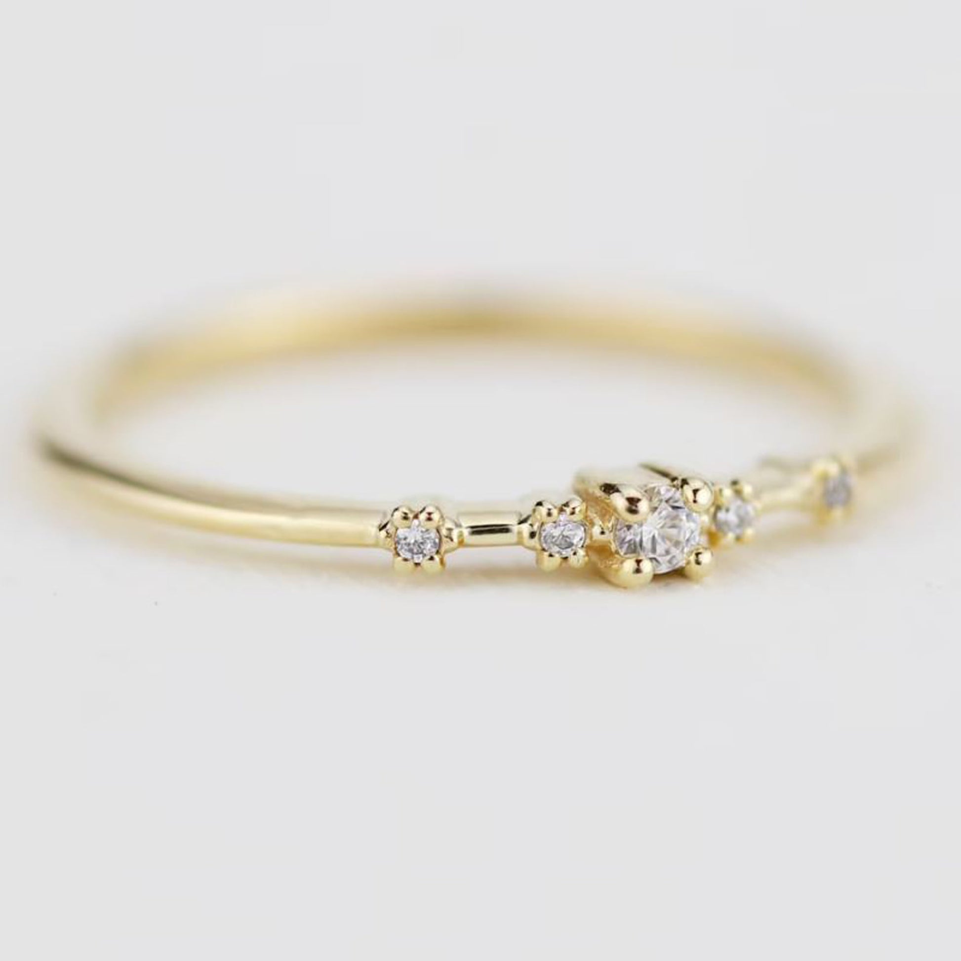 Minimal Wedding Diamond Ring