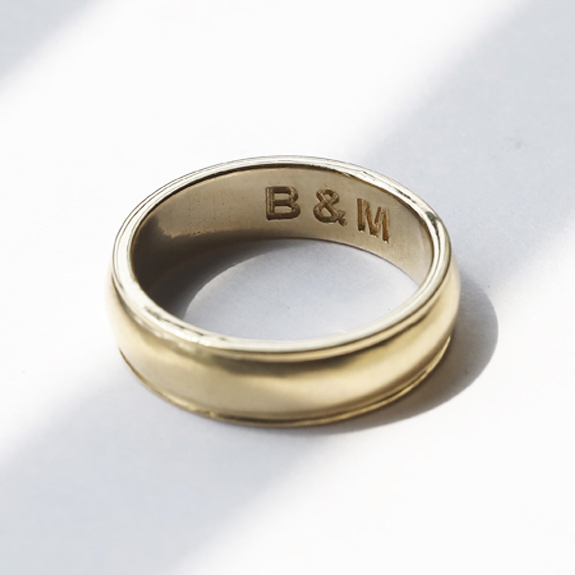 gold band ring