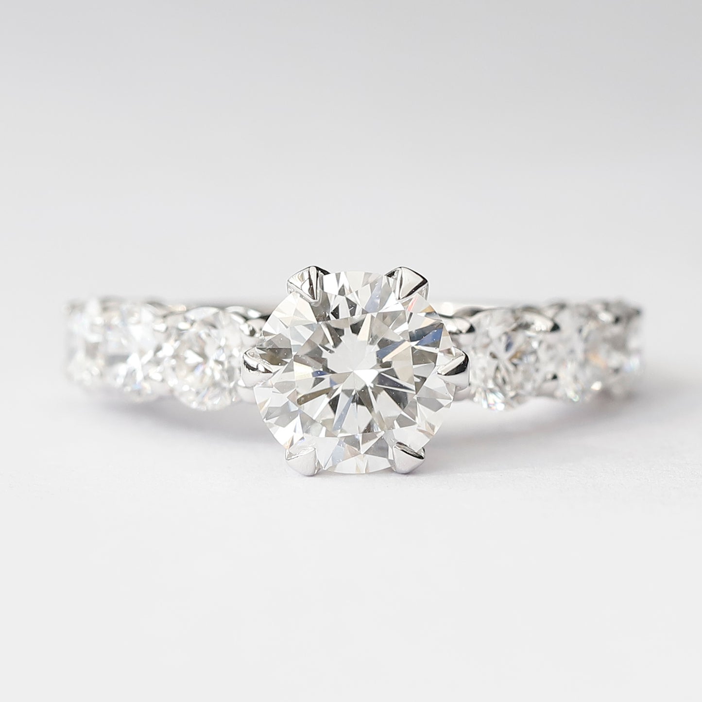 Elegant Gold Round Wedding Ring Set