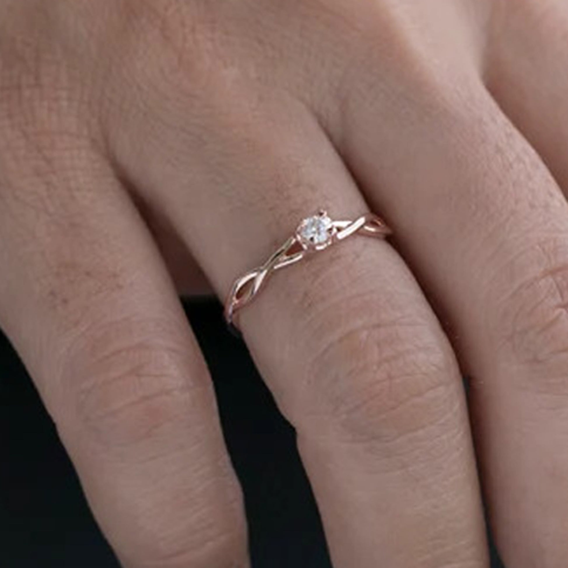 Minimal Twisted Band Ring