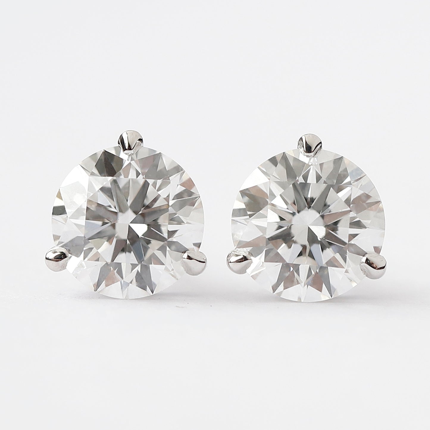 Round Diamond Earring