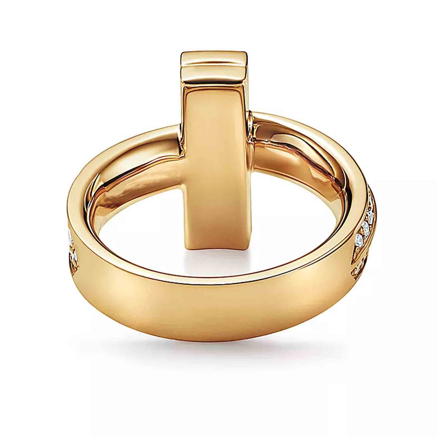 Luxury 14K gold men's ring with brilliant diamond