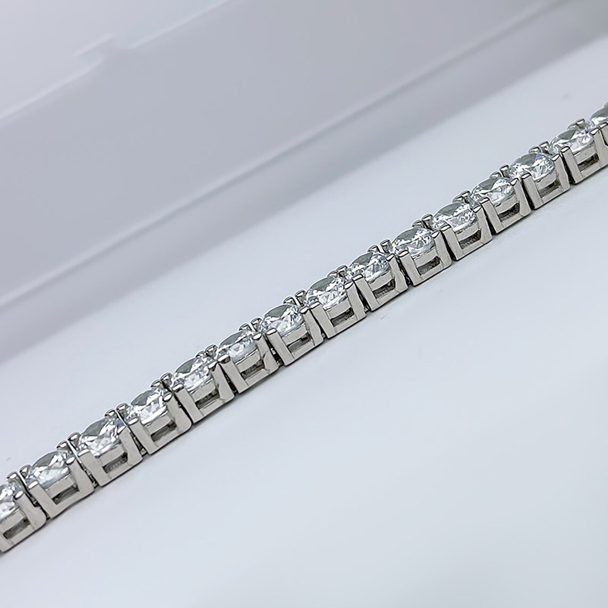 14 karat gold diamond tennis bracelet