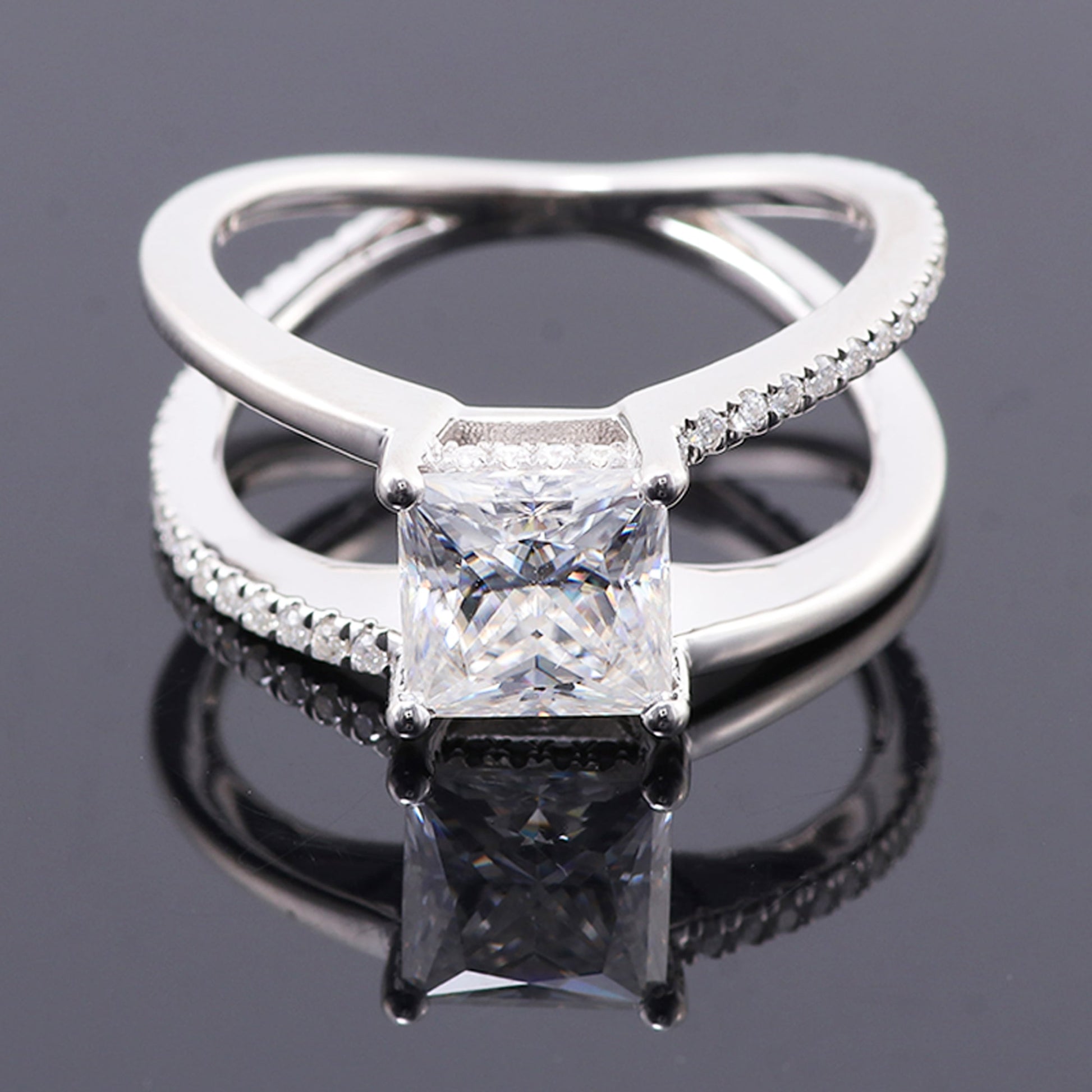 princess cut moissanite engagement ring