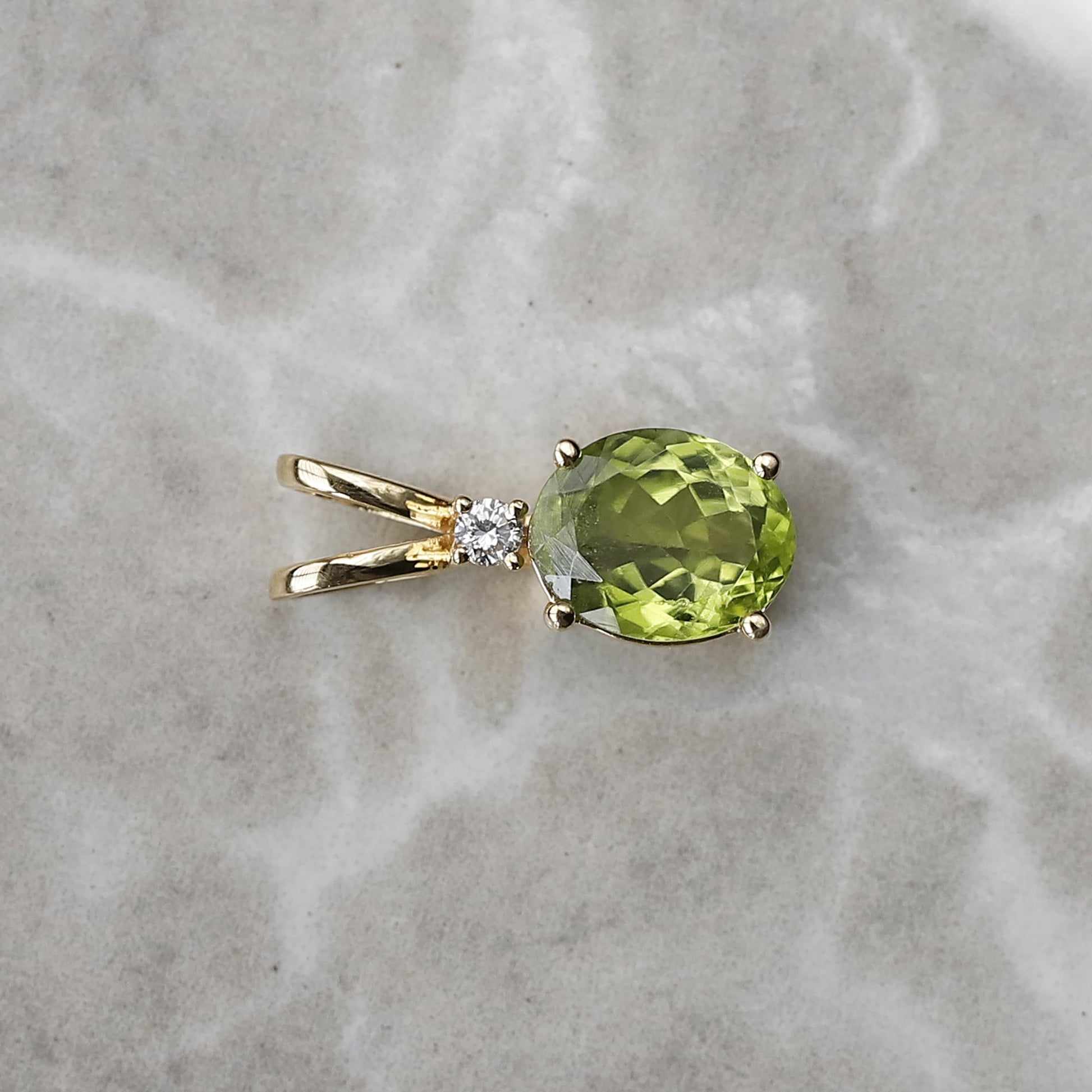 yellow gold peridot pendant