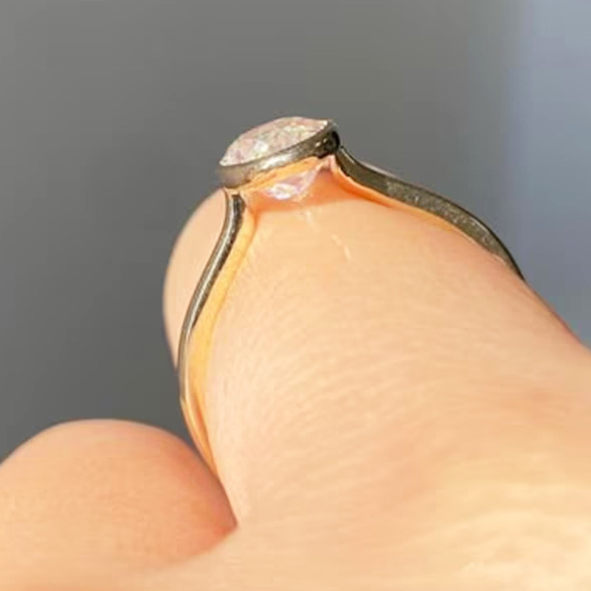 2 carat oval moissanite ring