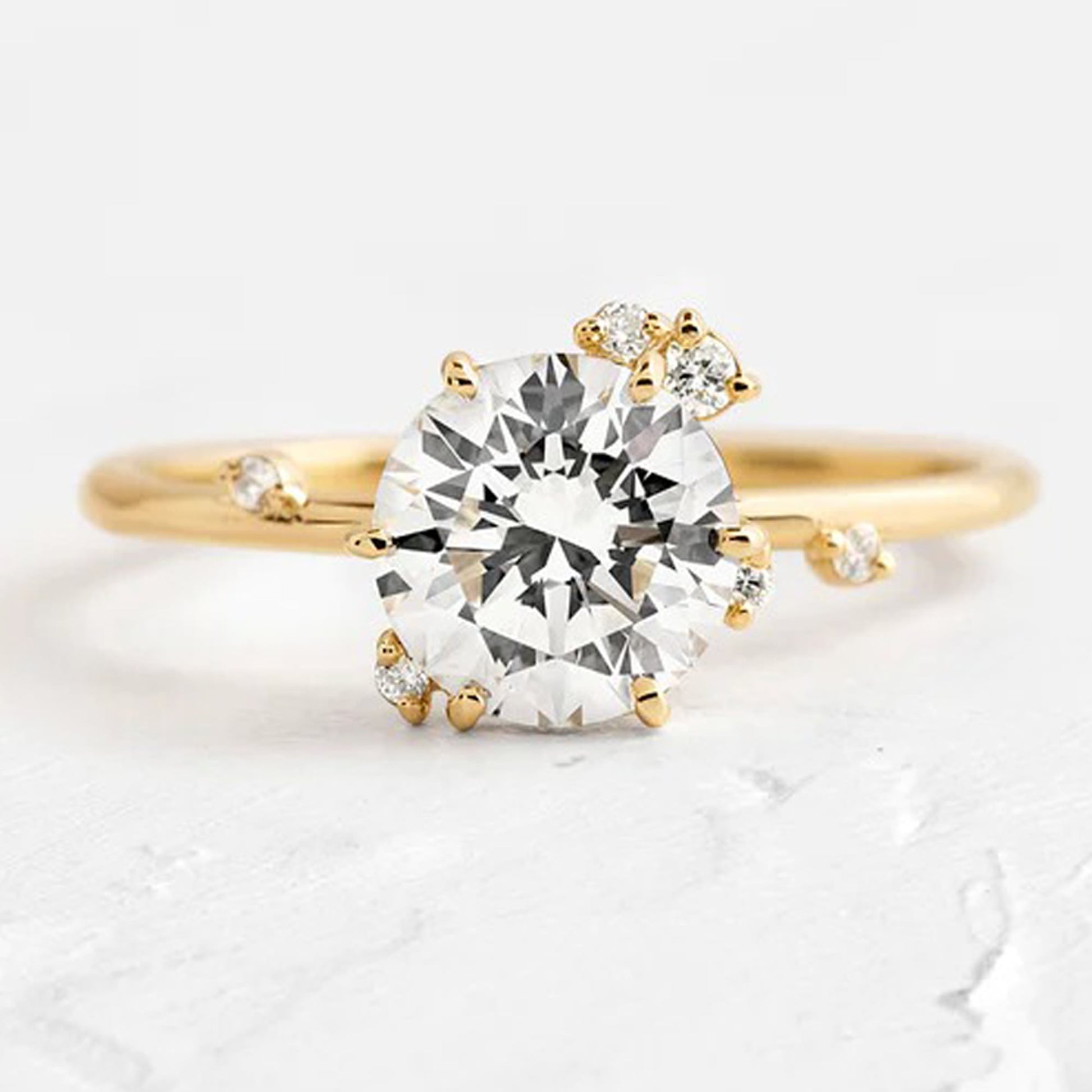 round diamond engagement ring