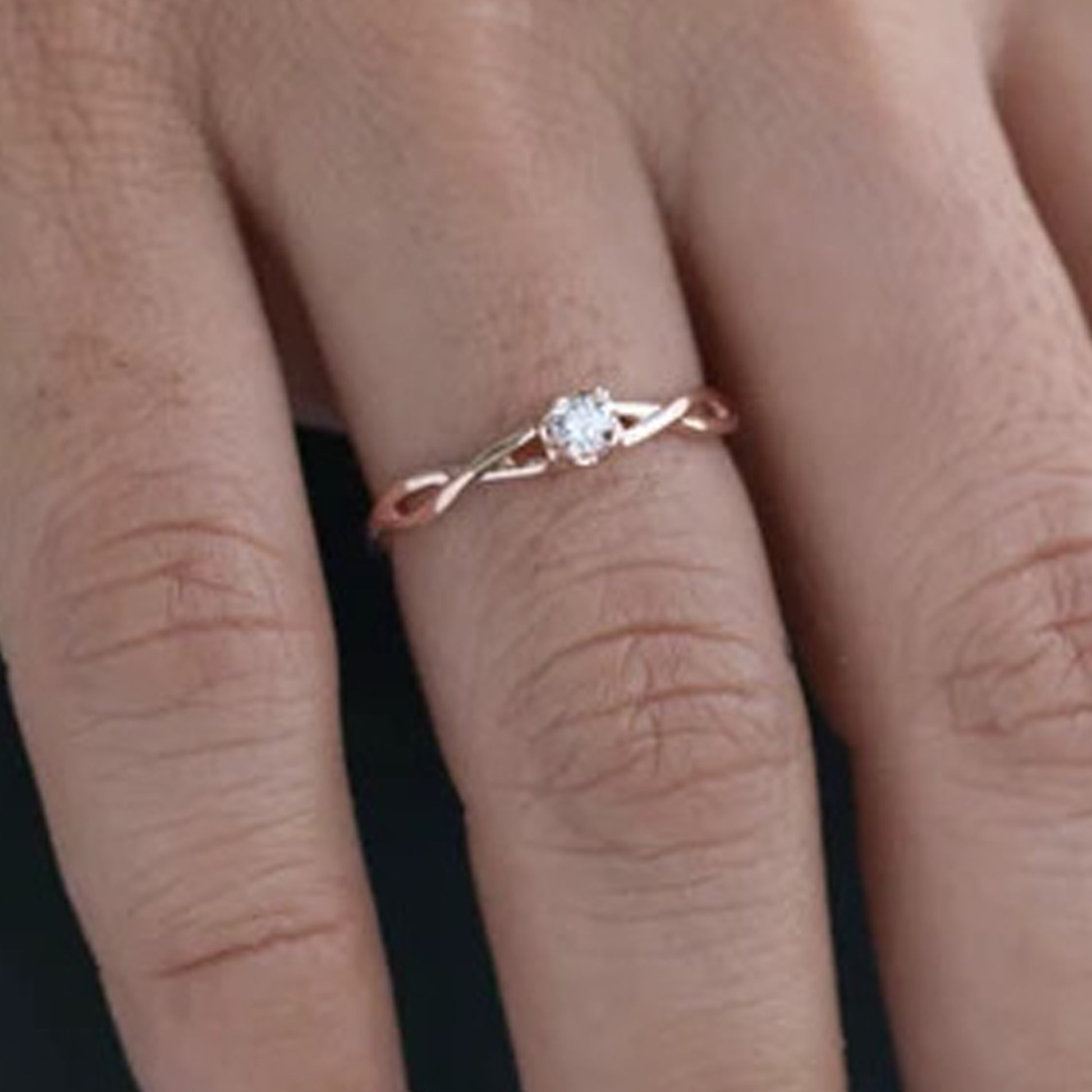 Minimal Twisted Band Ring