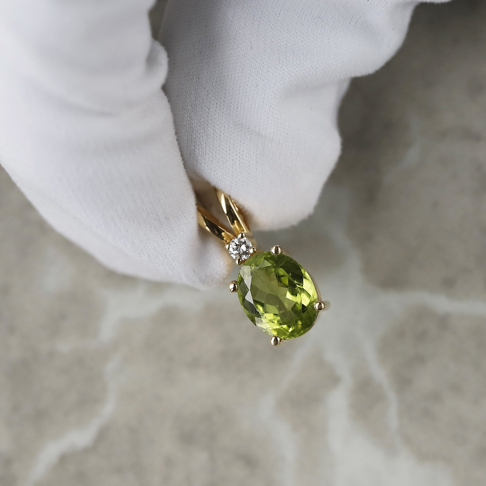 yellow gold peridot pendant