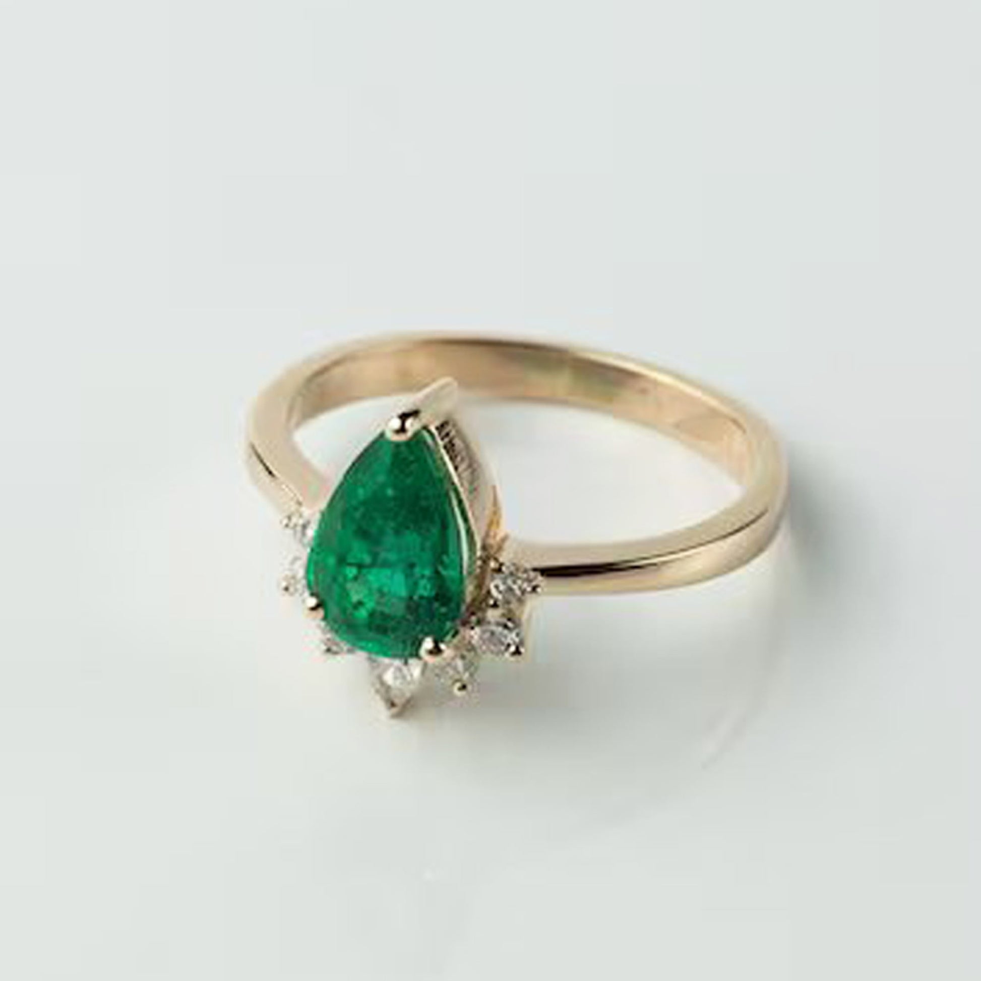 emerald pear cut ring