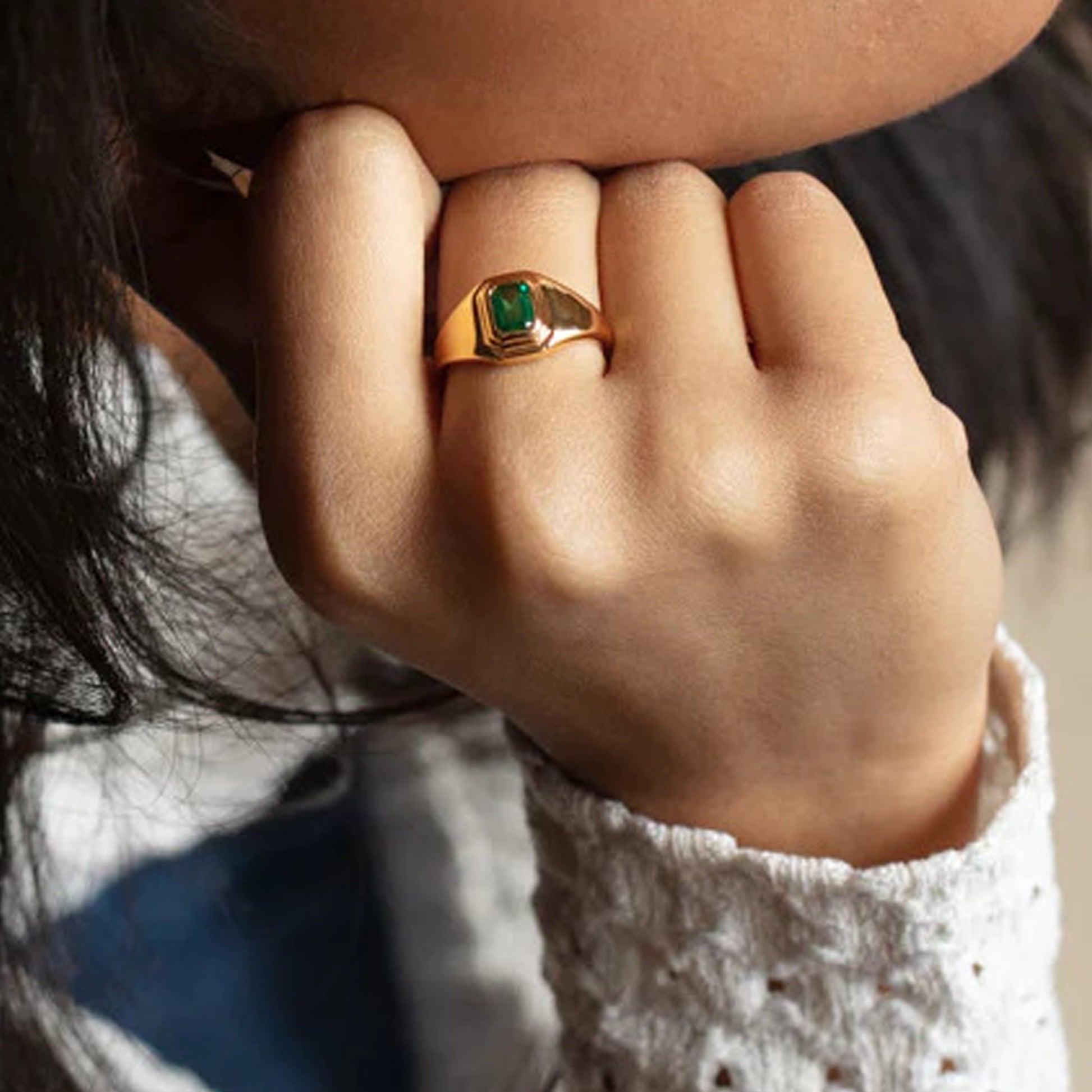 emerald stone ring