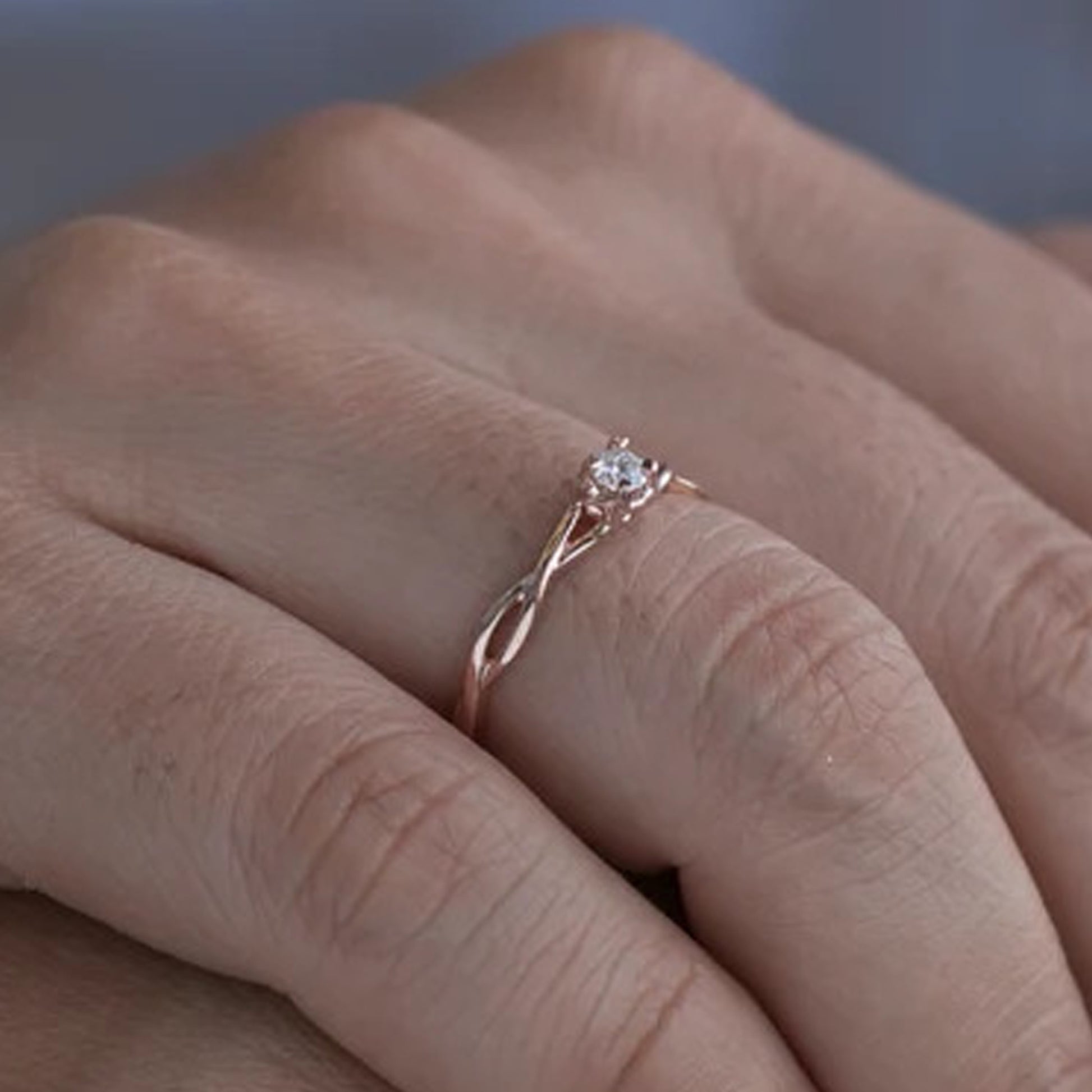 Minimal Twisted Band Ring