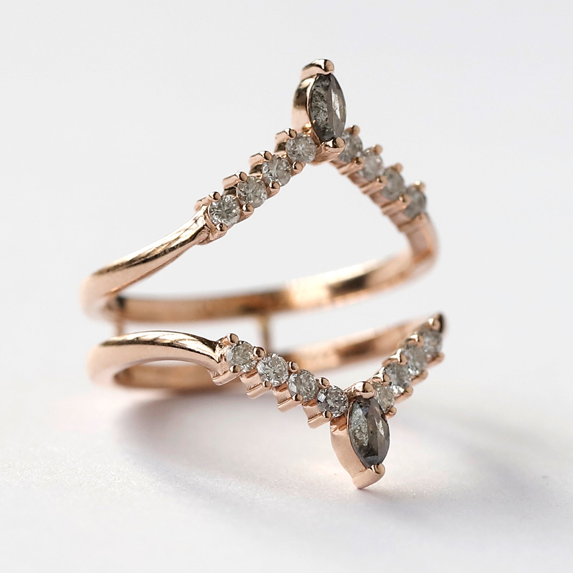 Handcrafted 14K Gold Ring with Stunning Detailing