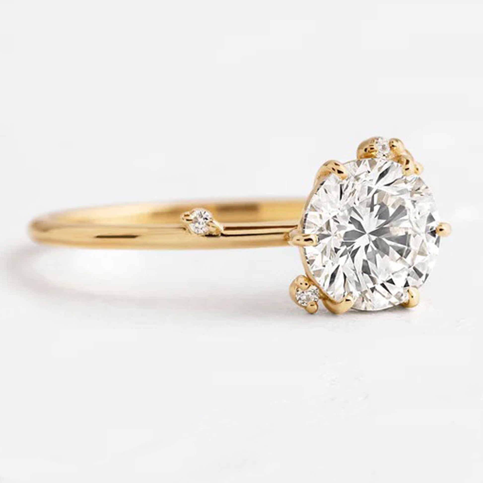 round diamond engagement ring