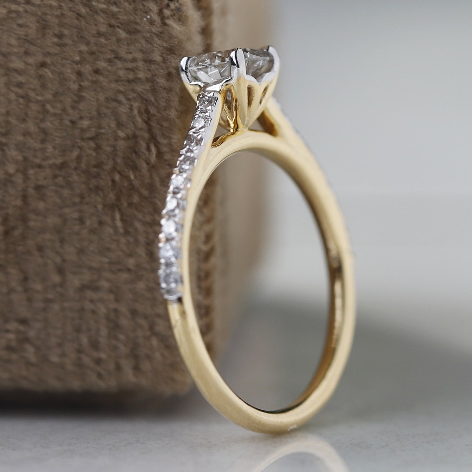 lab grown diamonds engagement rings