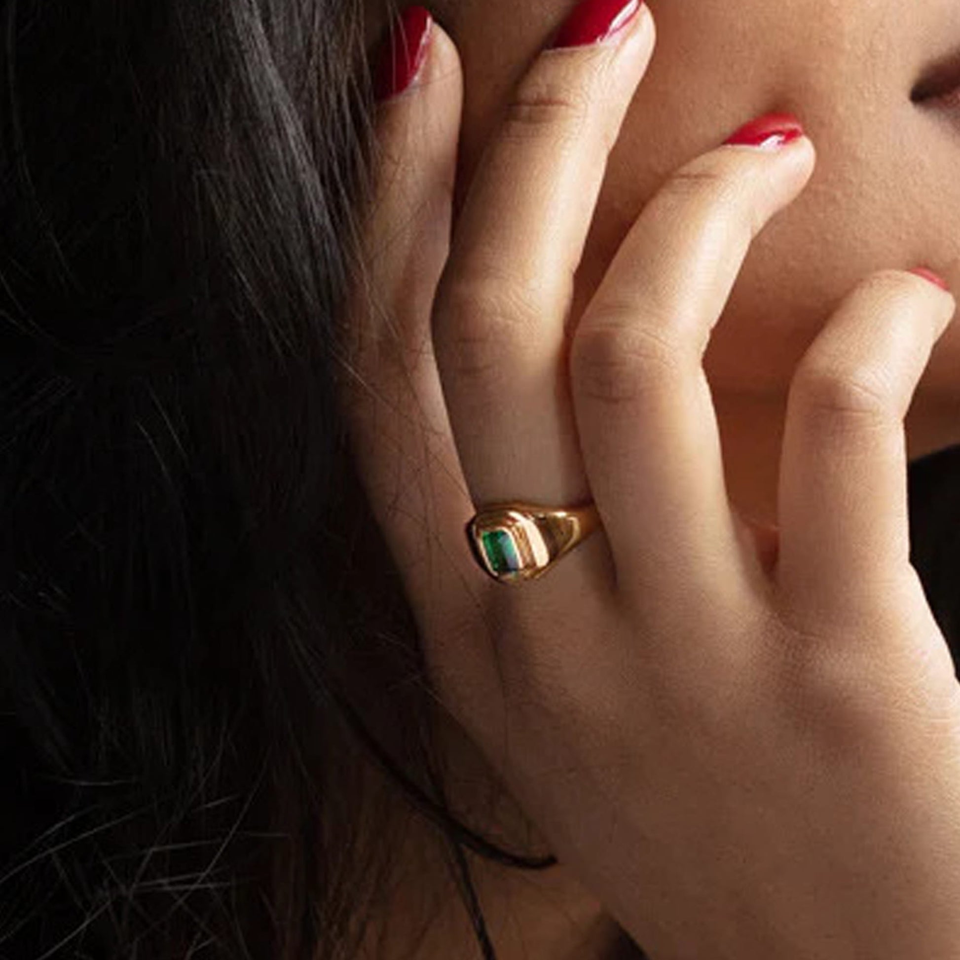 emerald stone ring