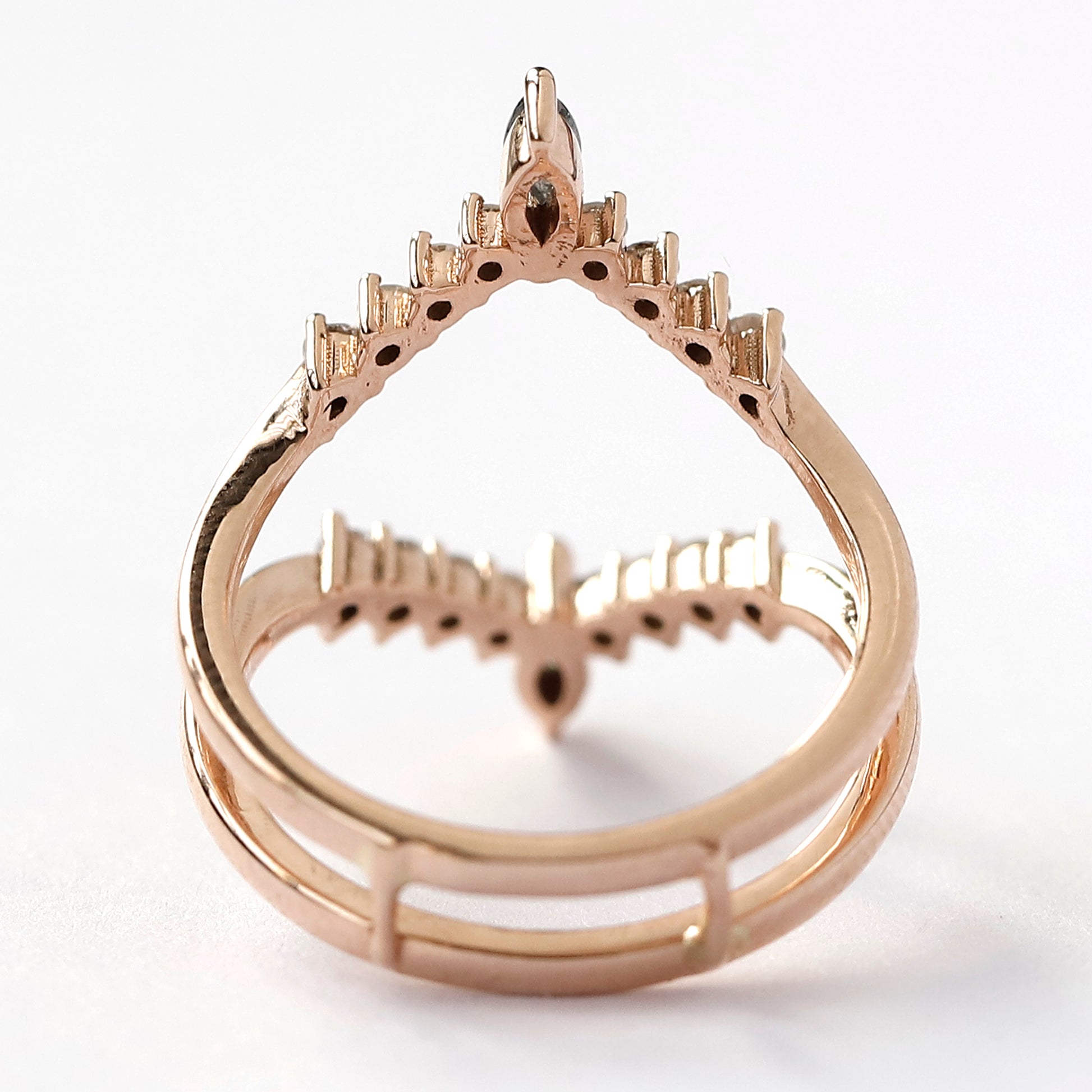 Timeless 14K Gold Ring with a Sleek and Modern Finish