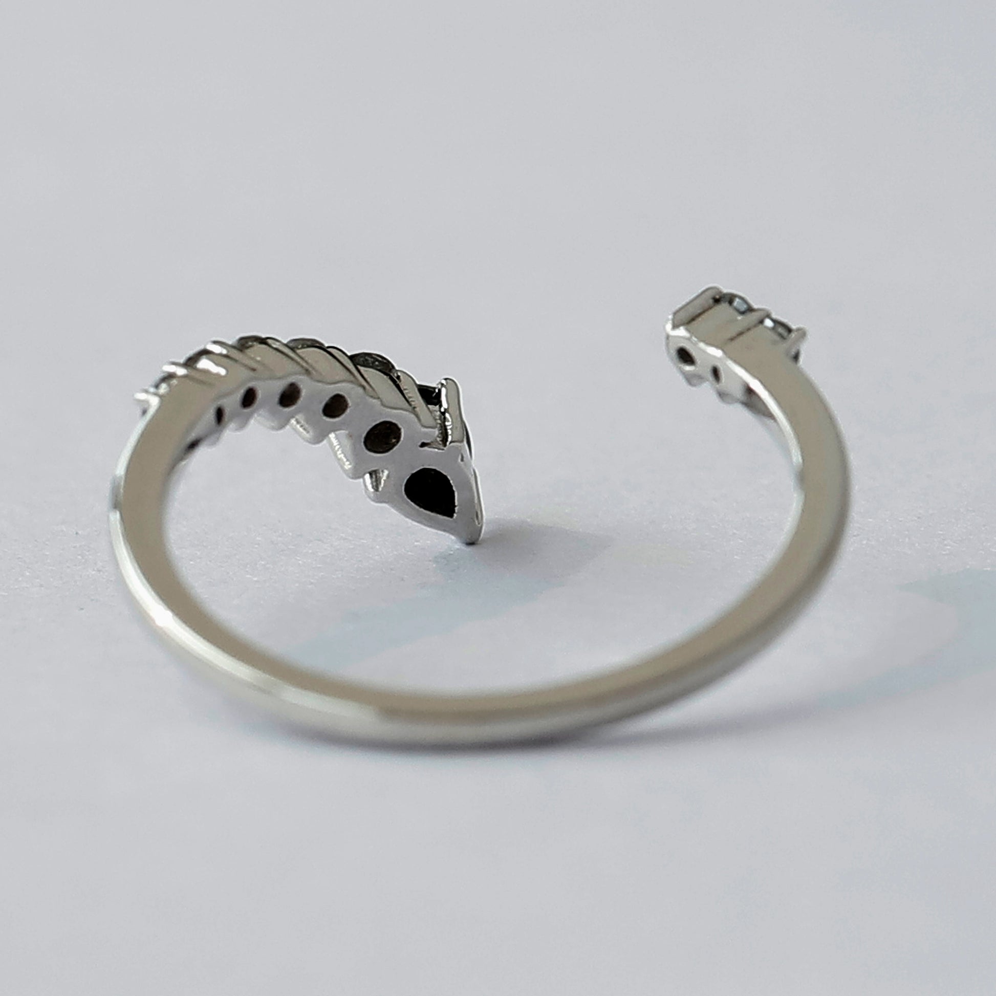 Beautiful 14K gold diamond band
