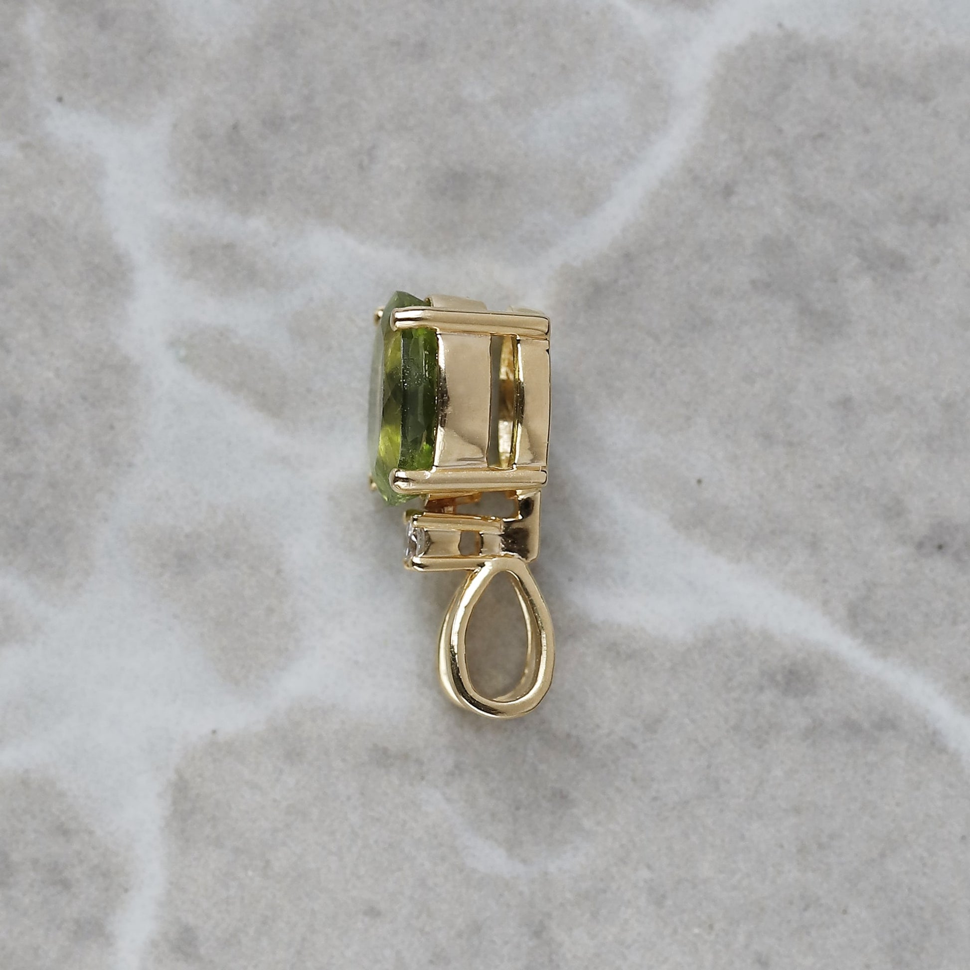 yellow gold peridot pendant