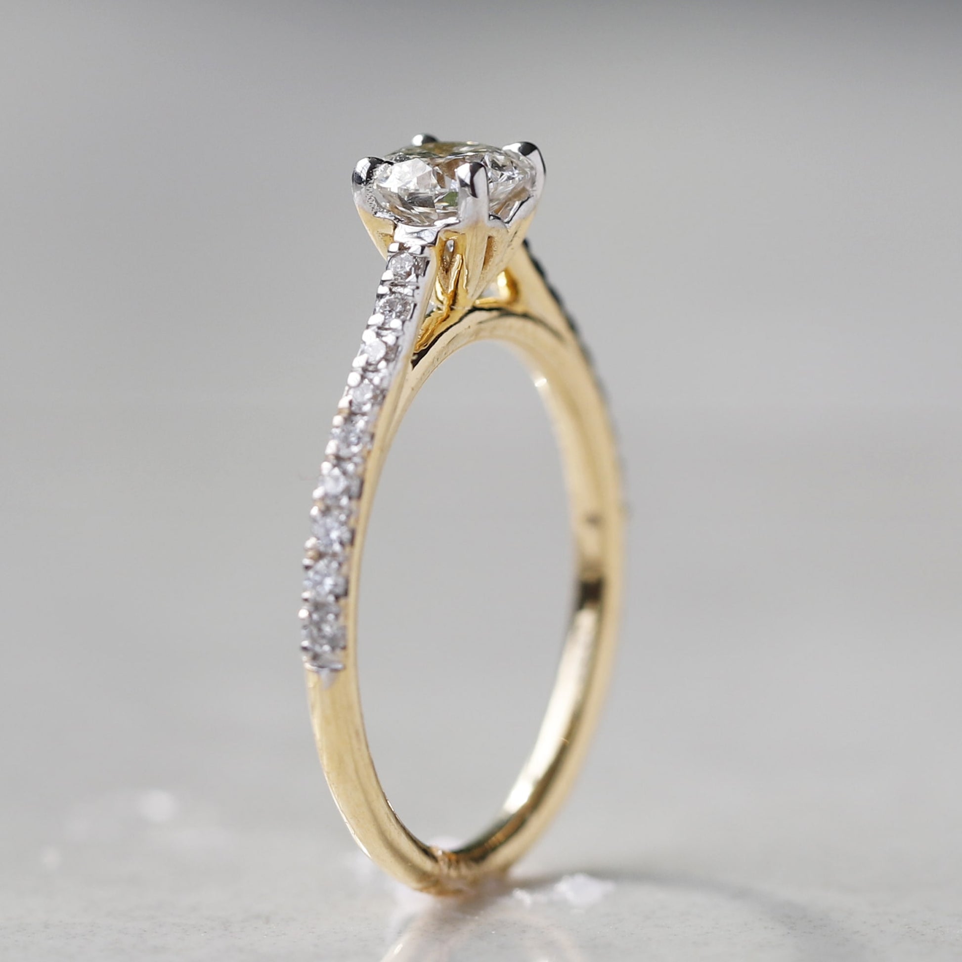 lab grown diamonds engagement rings