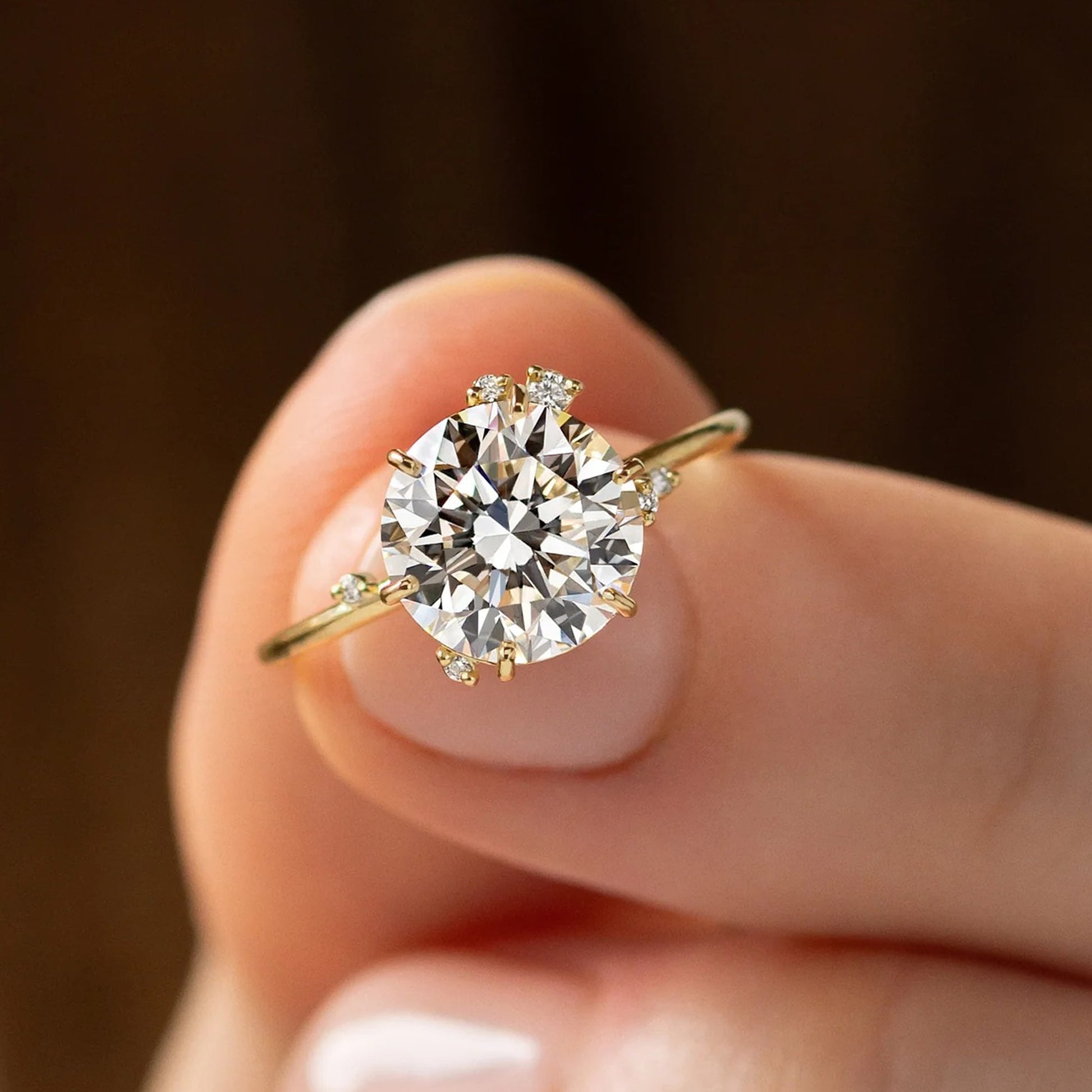 round diamond engagement ring