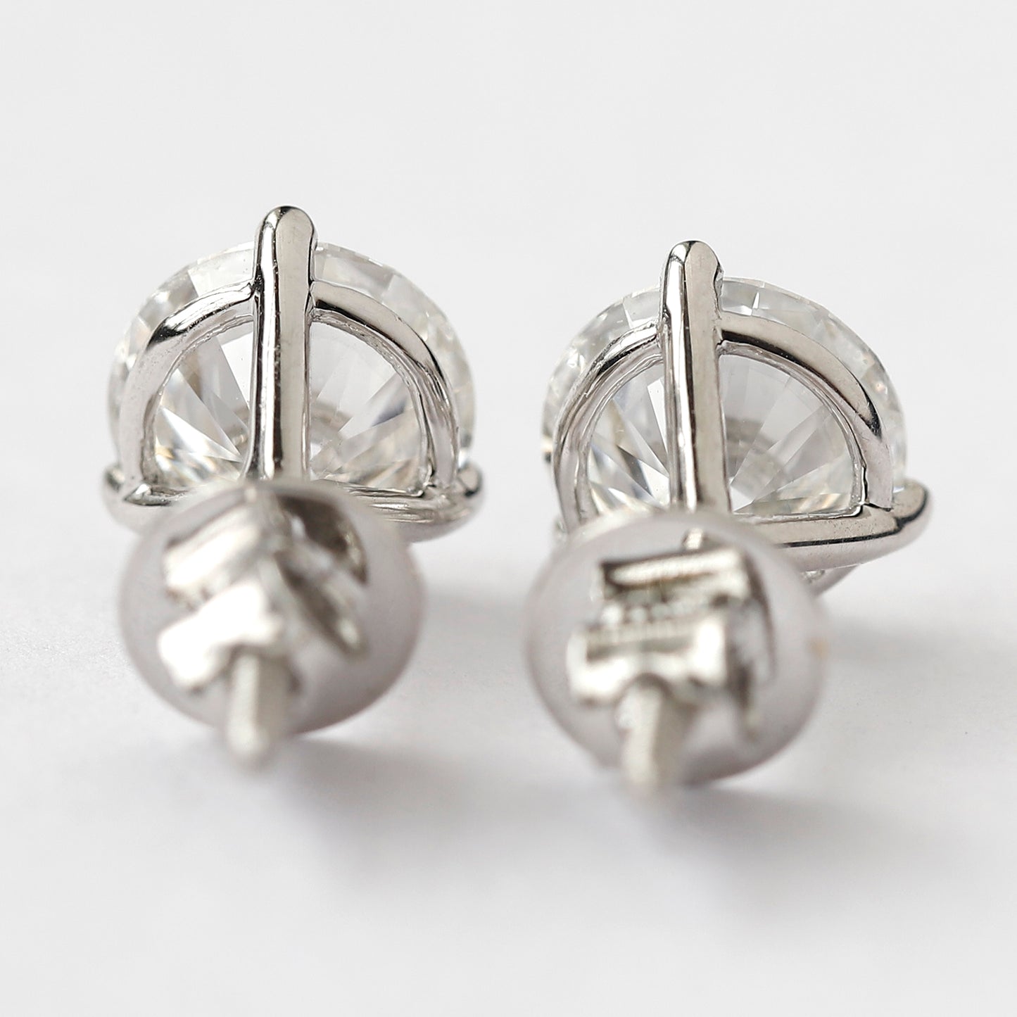 Round Diamond Earring