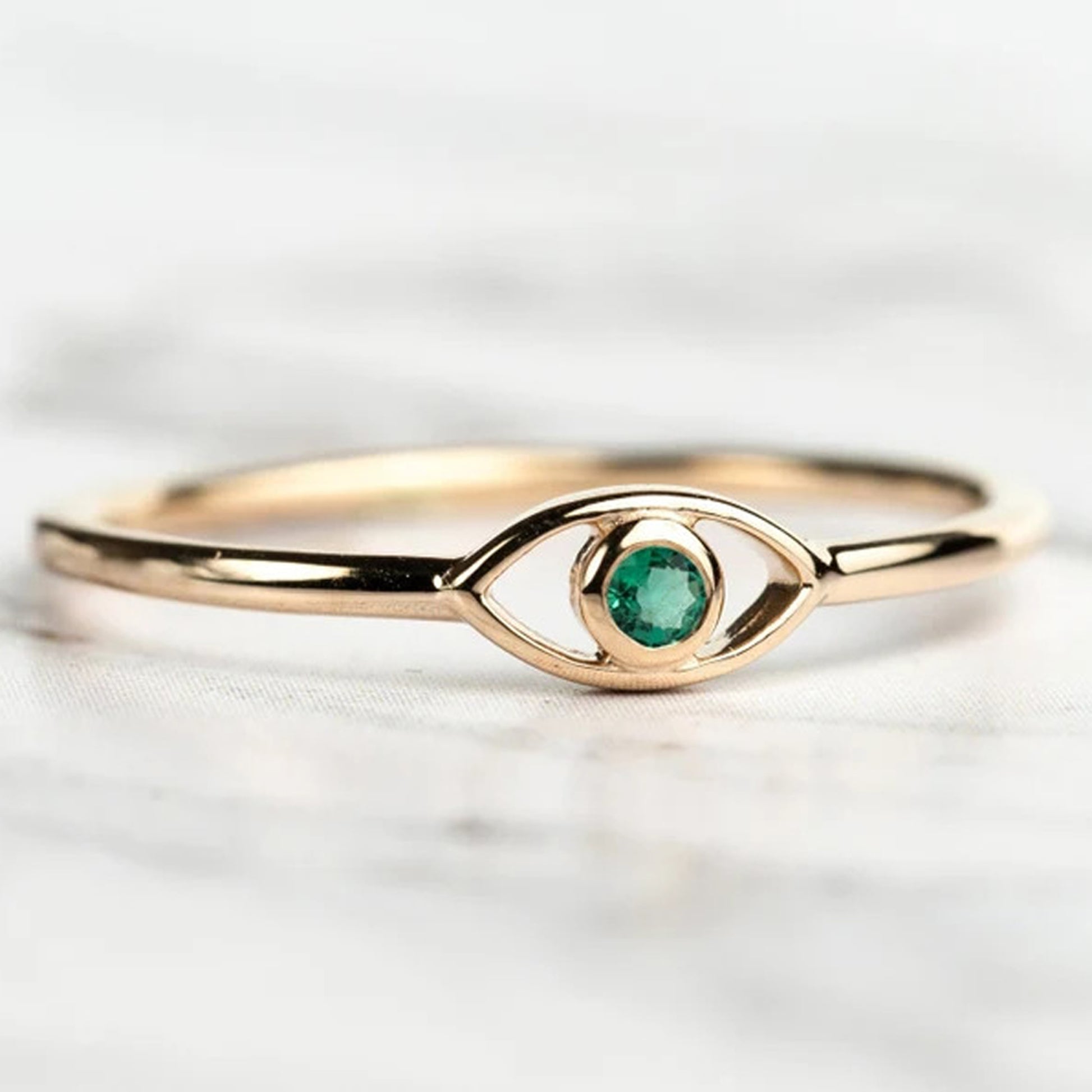 emerald ring gold