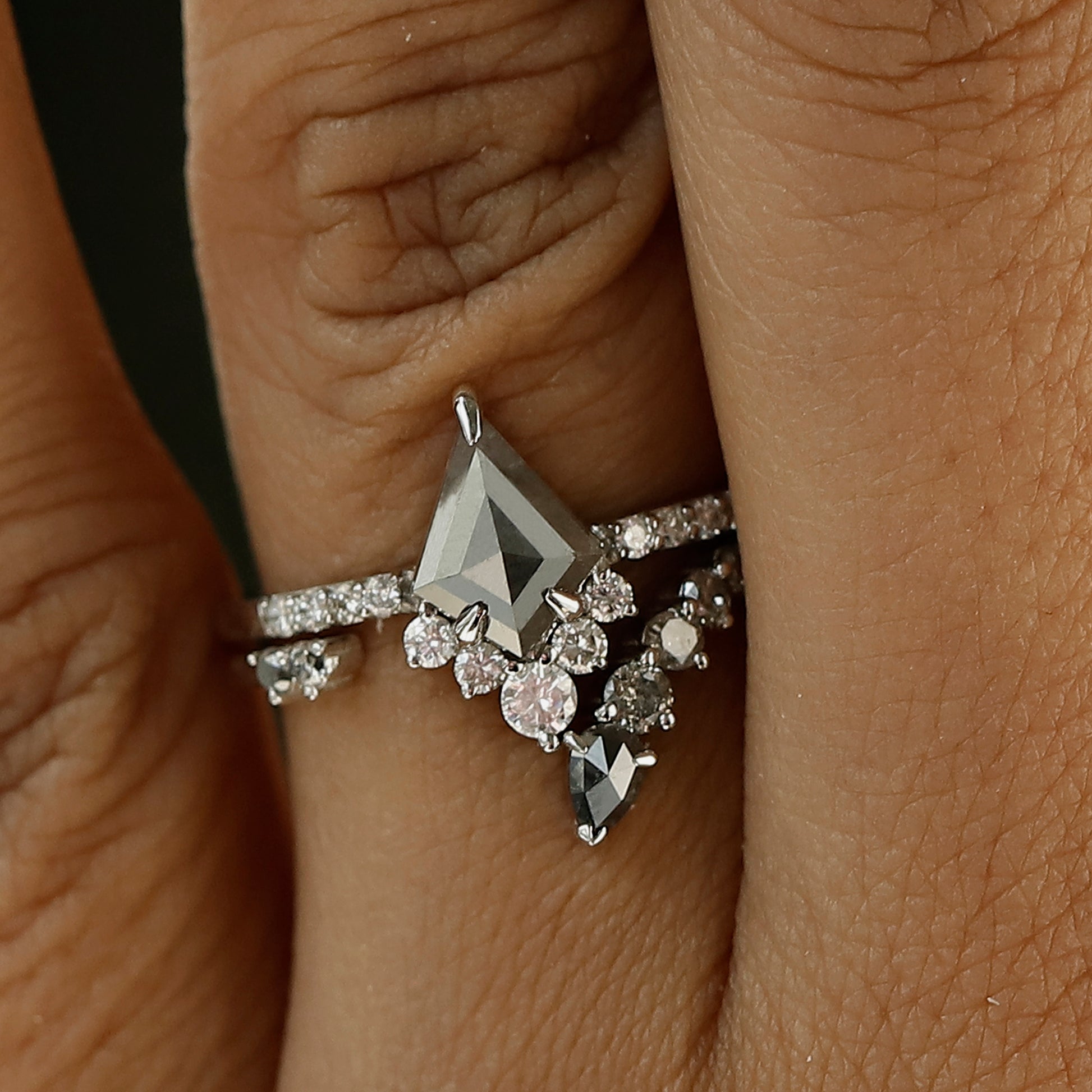 Elegant 14K gold diamond ring