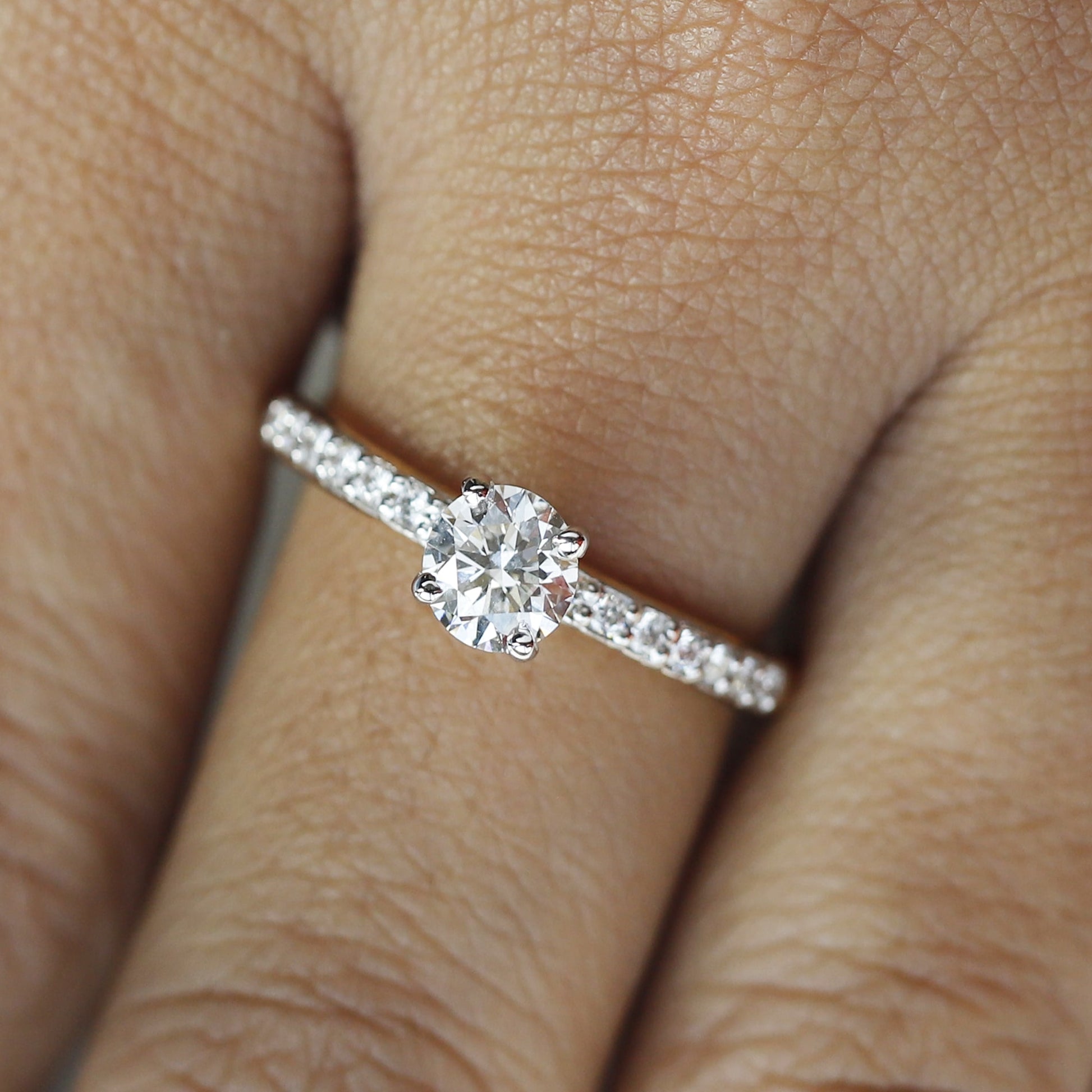 lab grown diamonds engagement rings