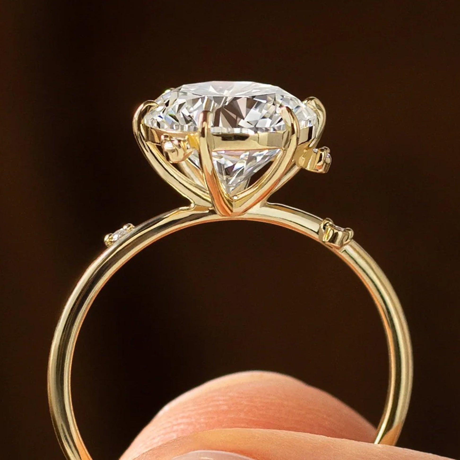 round diamond engagement ring