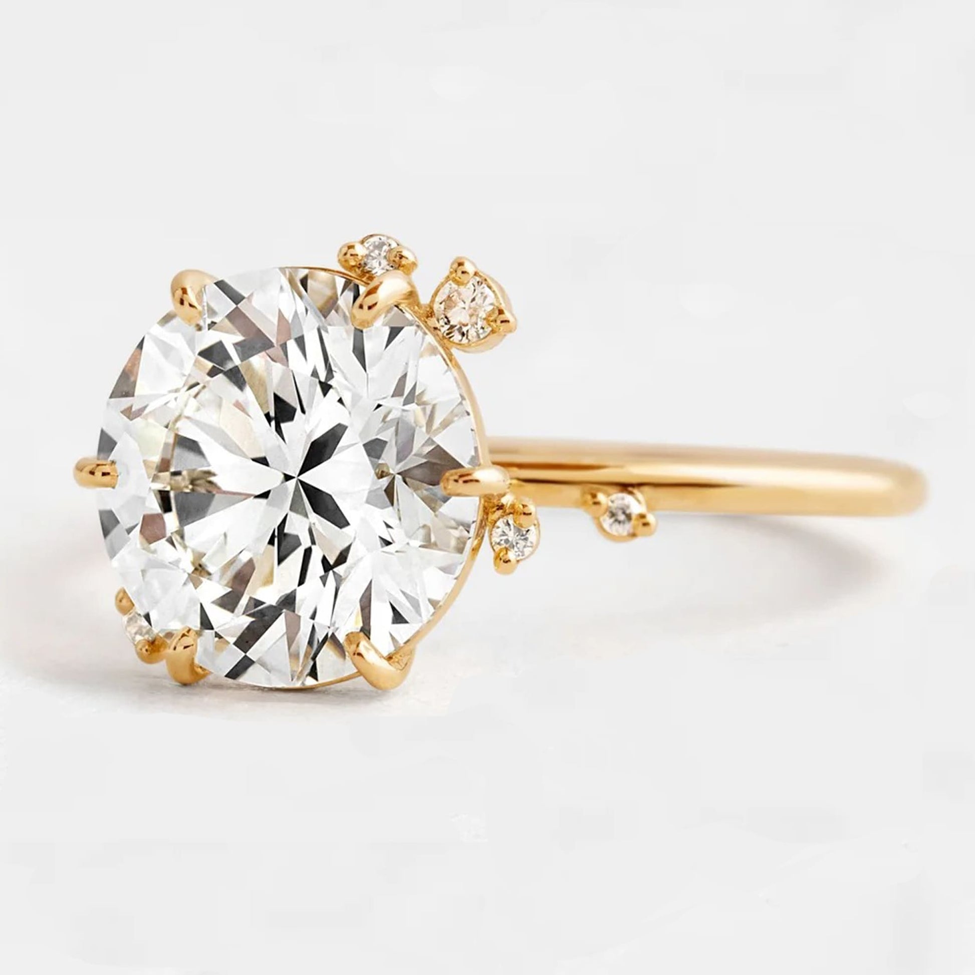 round diamond engagement ring