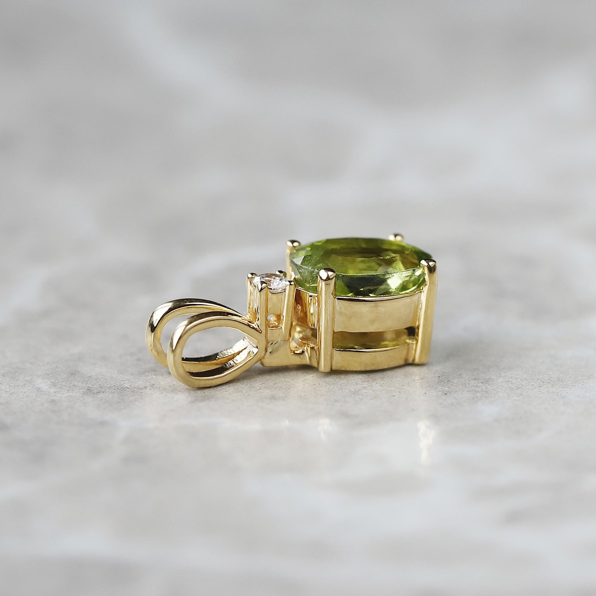 yellow gold peridot pendant