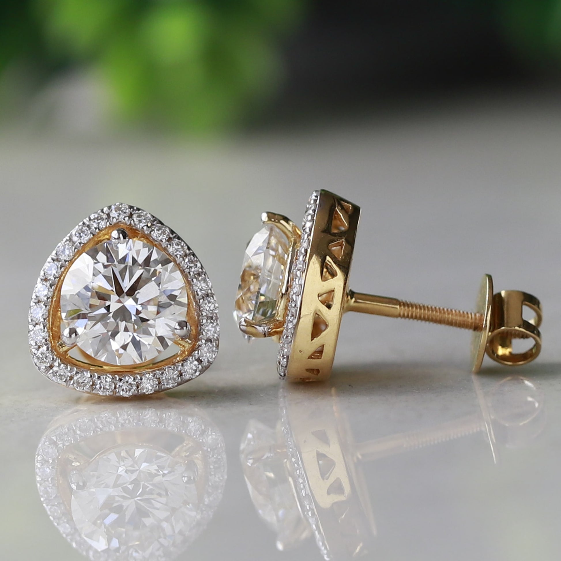 Diamond earring with halo
