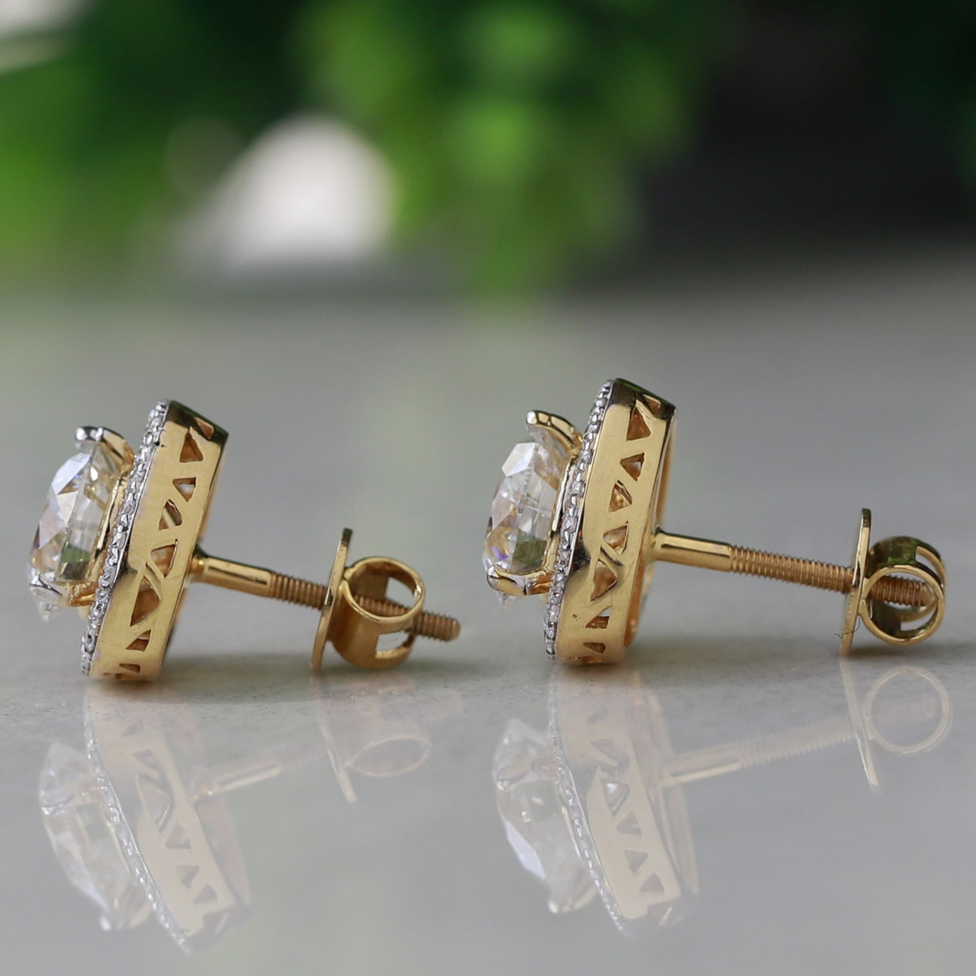 Diamond earring with halo