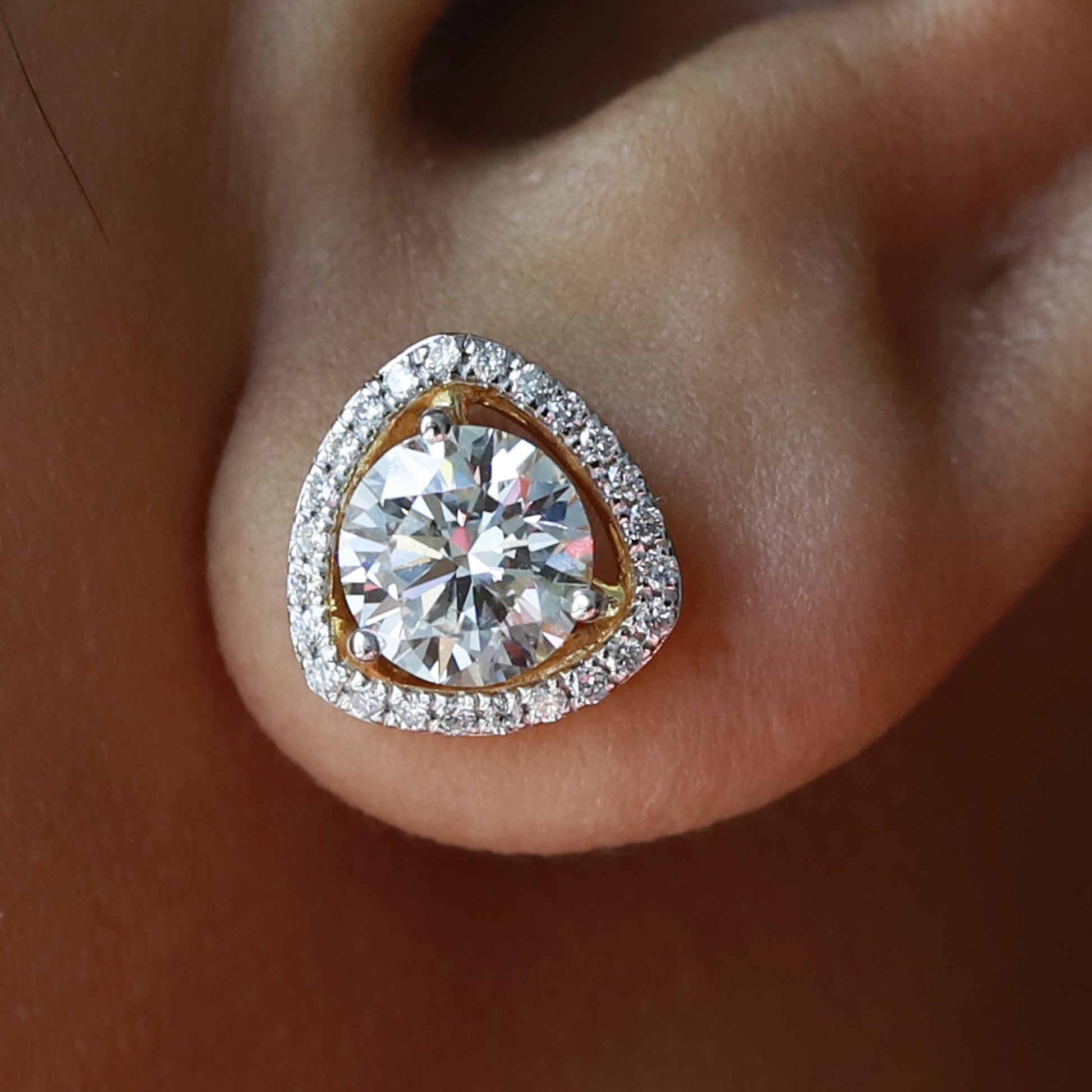 Diamond earring with halo