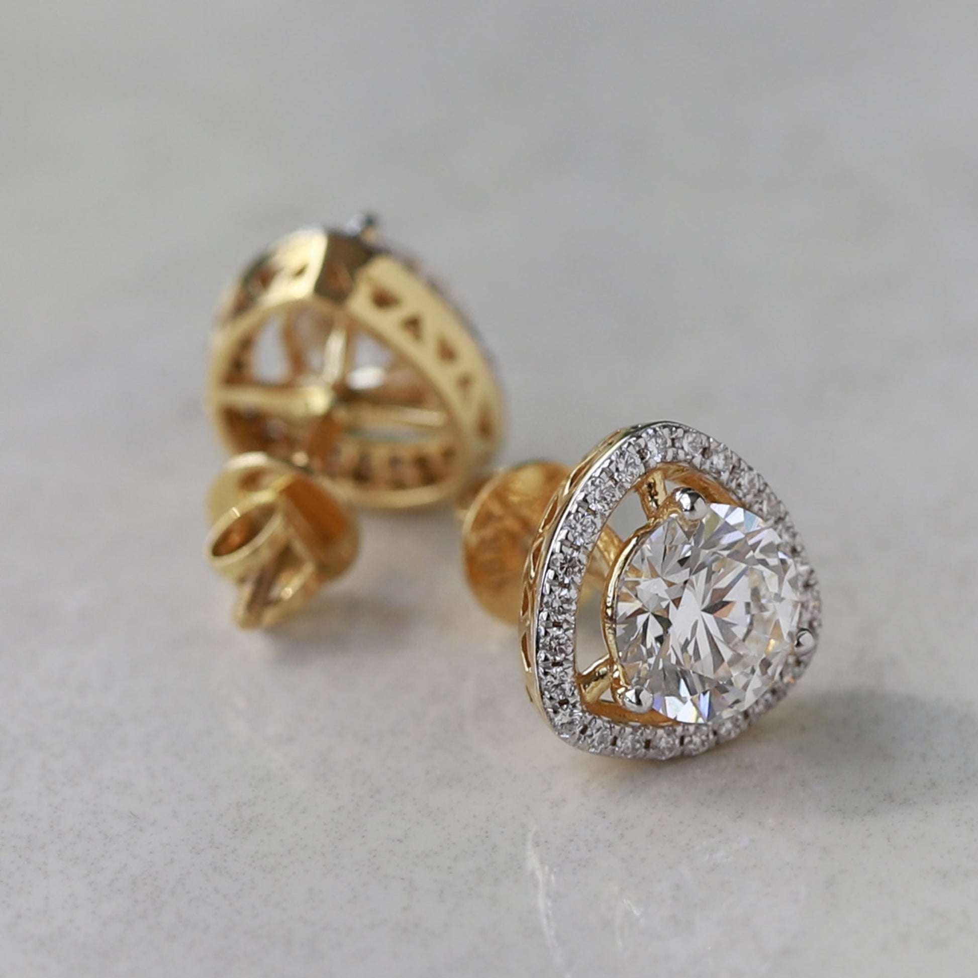 Diamond earring with halo