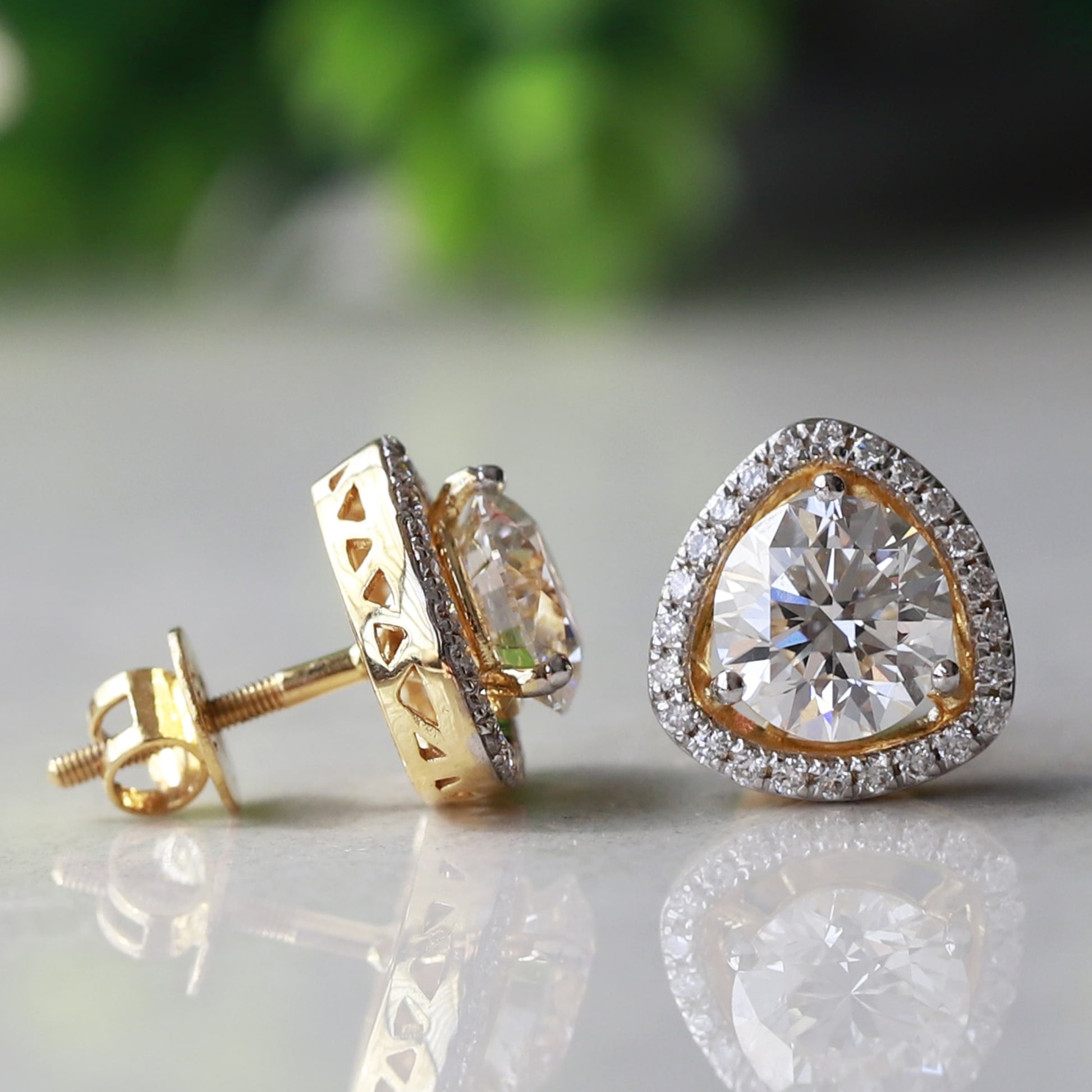 Diamond earring with halo