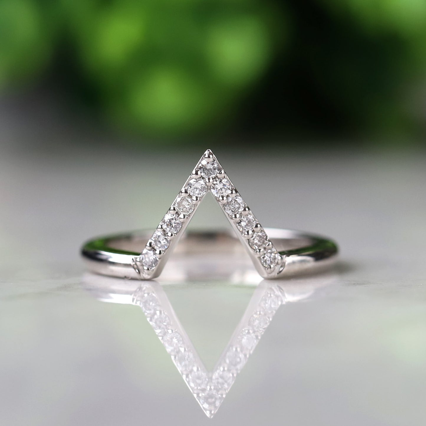 v shaped diamond wedding band