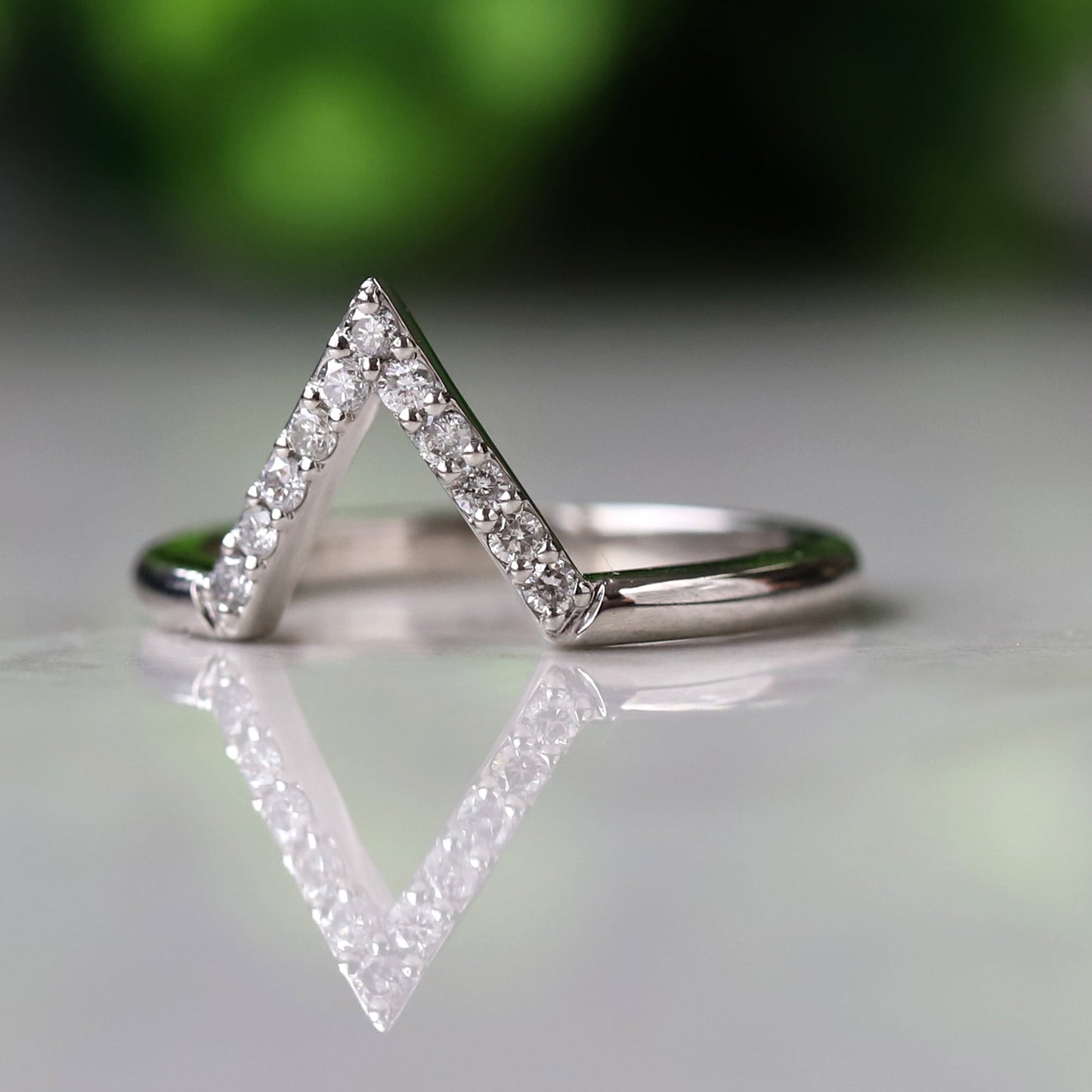 v shaped diamond wedding band