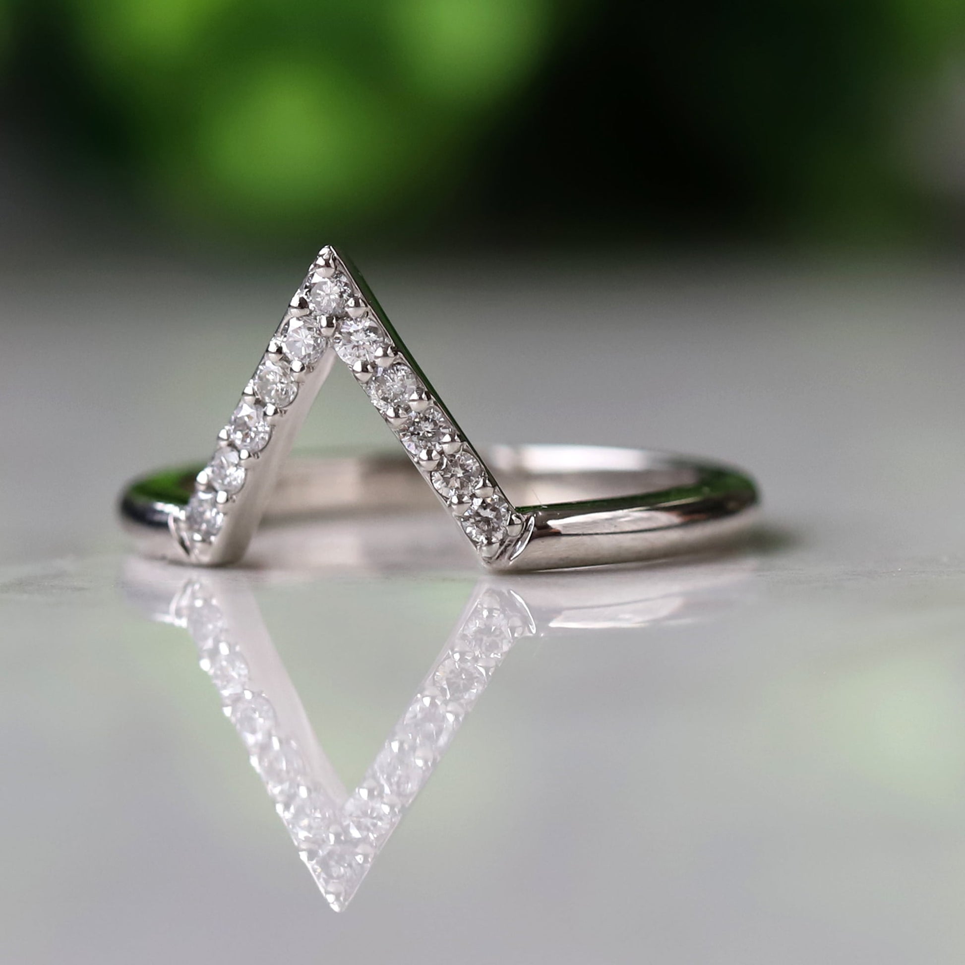 v shaped diamond wedding band