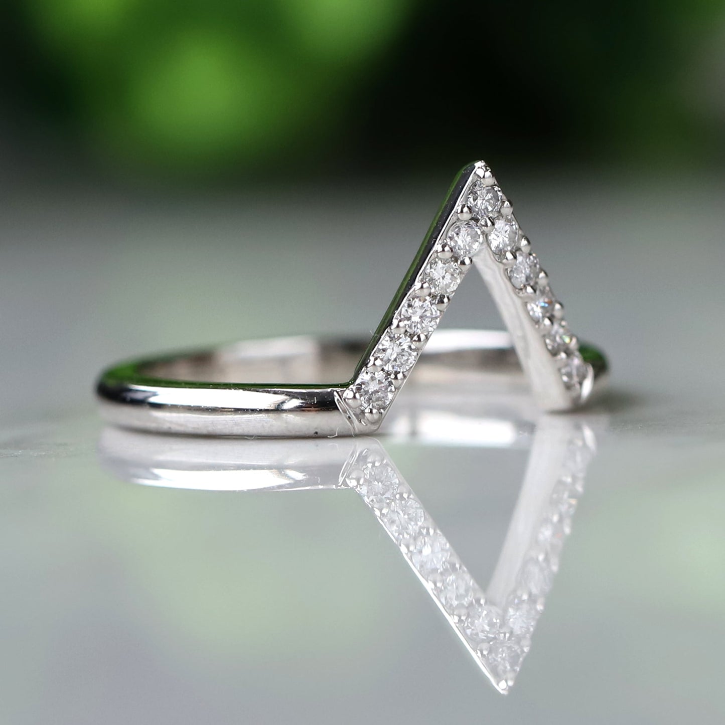 v shaped diamond wedding band